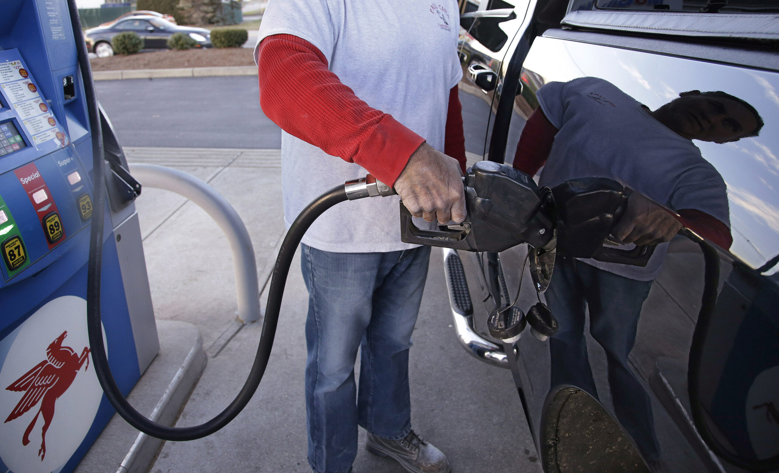 Consumers saved $115 billion on gasoline in 2015