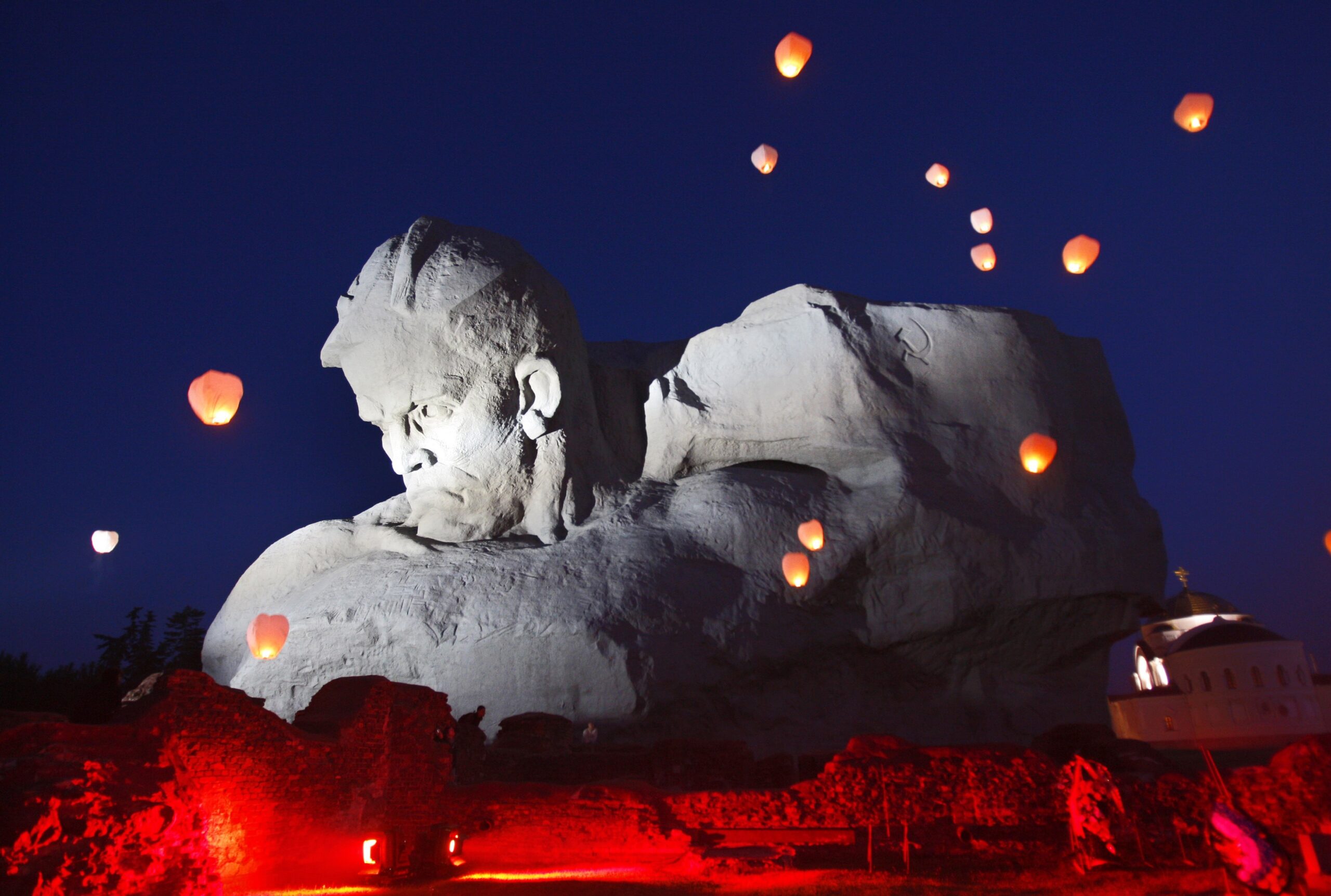 How Russia hits back at slights over WWII victory