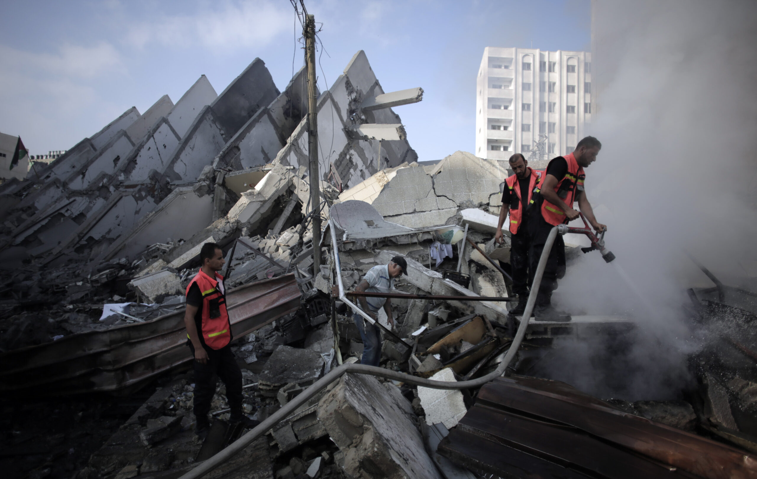 Rebuilding Gaza will take 20 years, group says