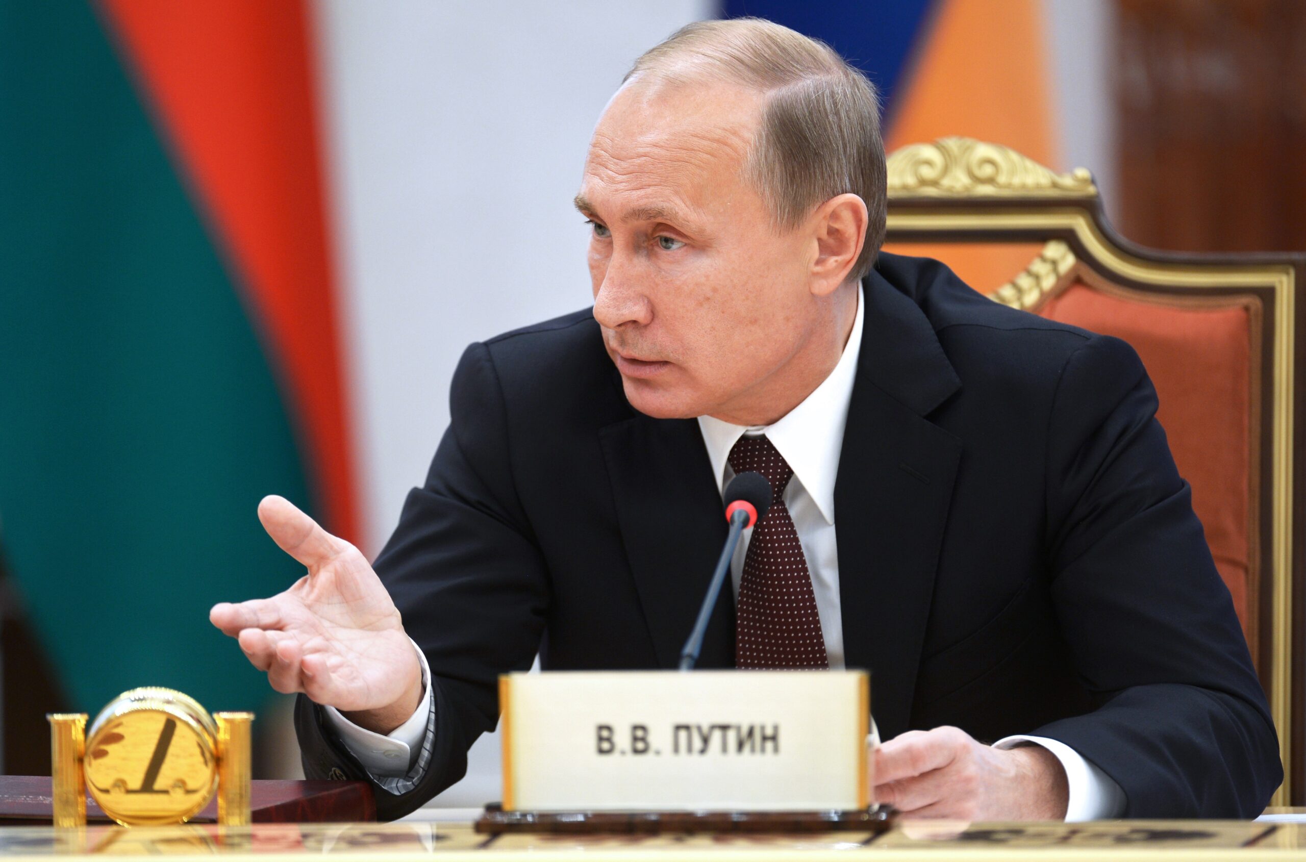 Hillary Clinton: Putin a ‘bully’ who must be contained