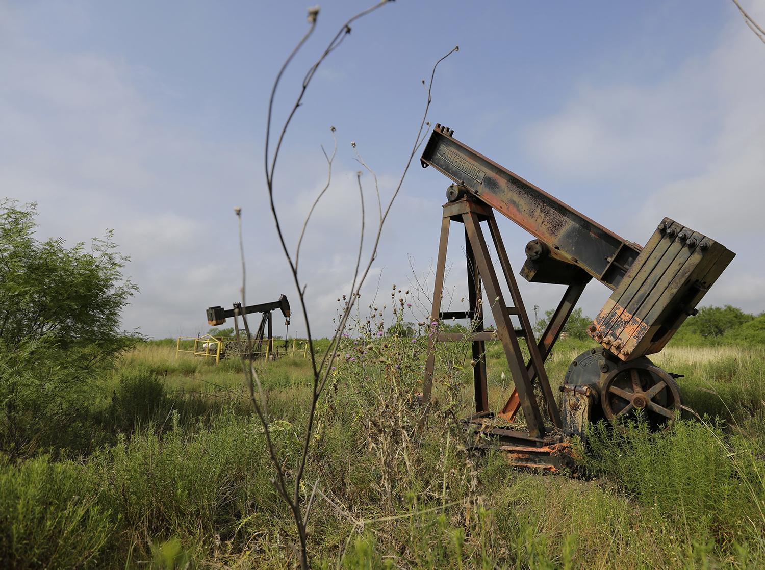 Oil industry bracing for 11th-hour Obama regulations