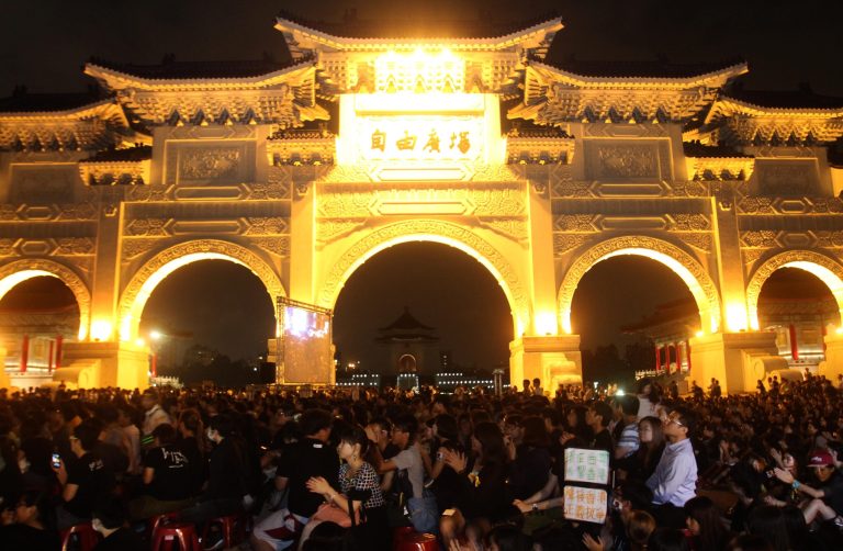 Hong Kong and Taiwanese demonstrators gatheres to support pro-democracy protests taking place in Hong Kong at the Liberty Square in front of Chiang Kai-shek Memorial Hall in Taipei, Taiwan, Wednesday, Oct. 1, 2014. (AP Photo/Chiang Ying-ying)