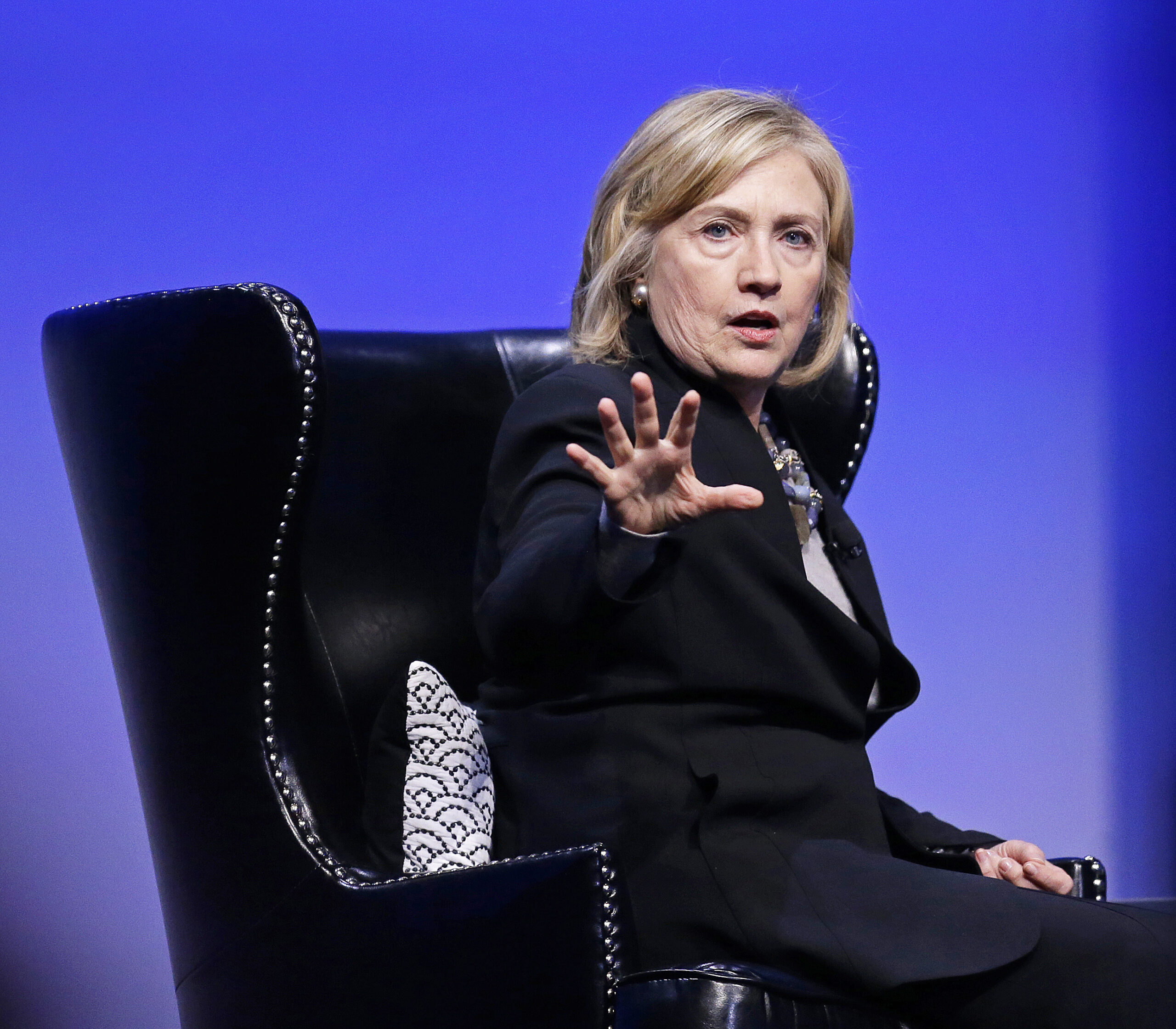 In California, Clinton calls for ending ‘word gap’