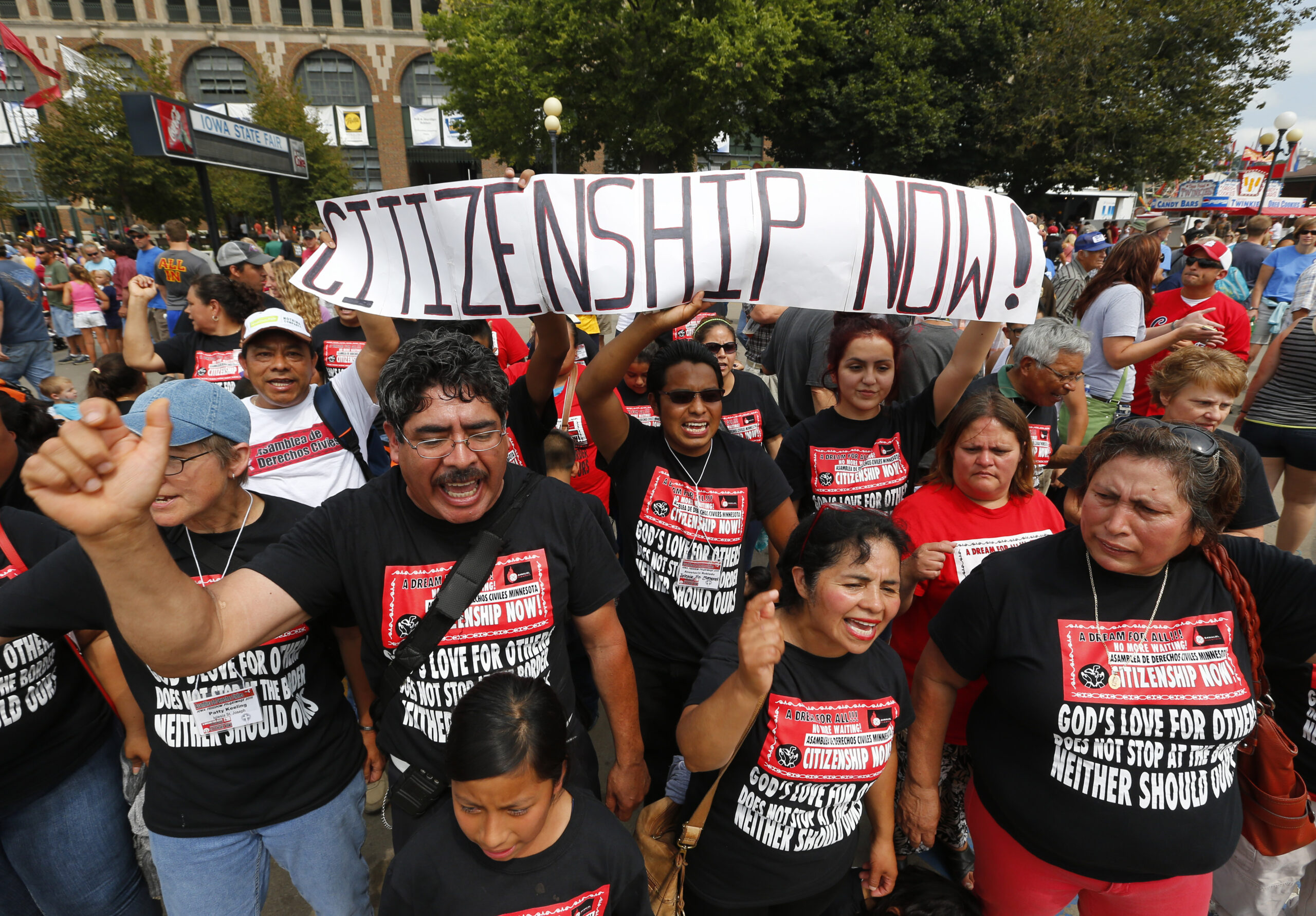 Group sends immigration warning during GOP debate