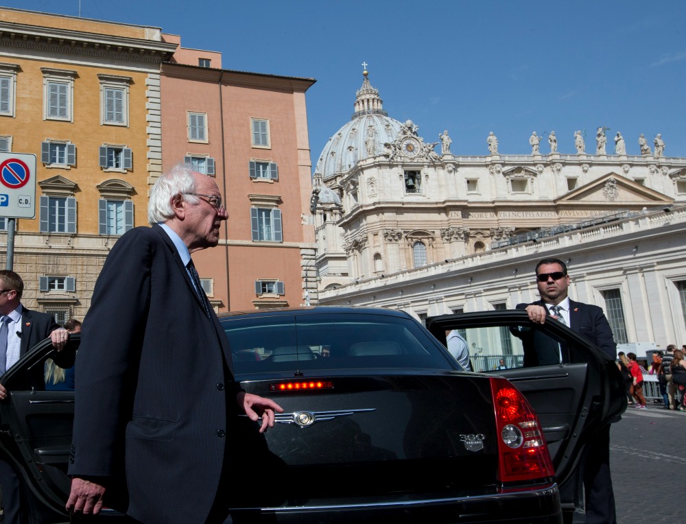 Bernie Sanders meets Pope Francis, talks up poverty fight