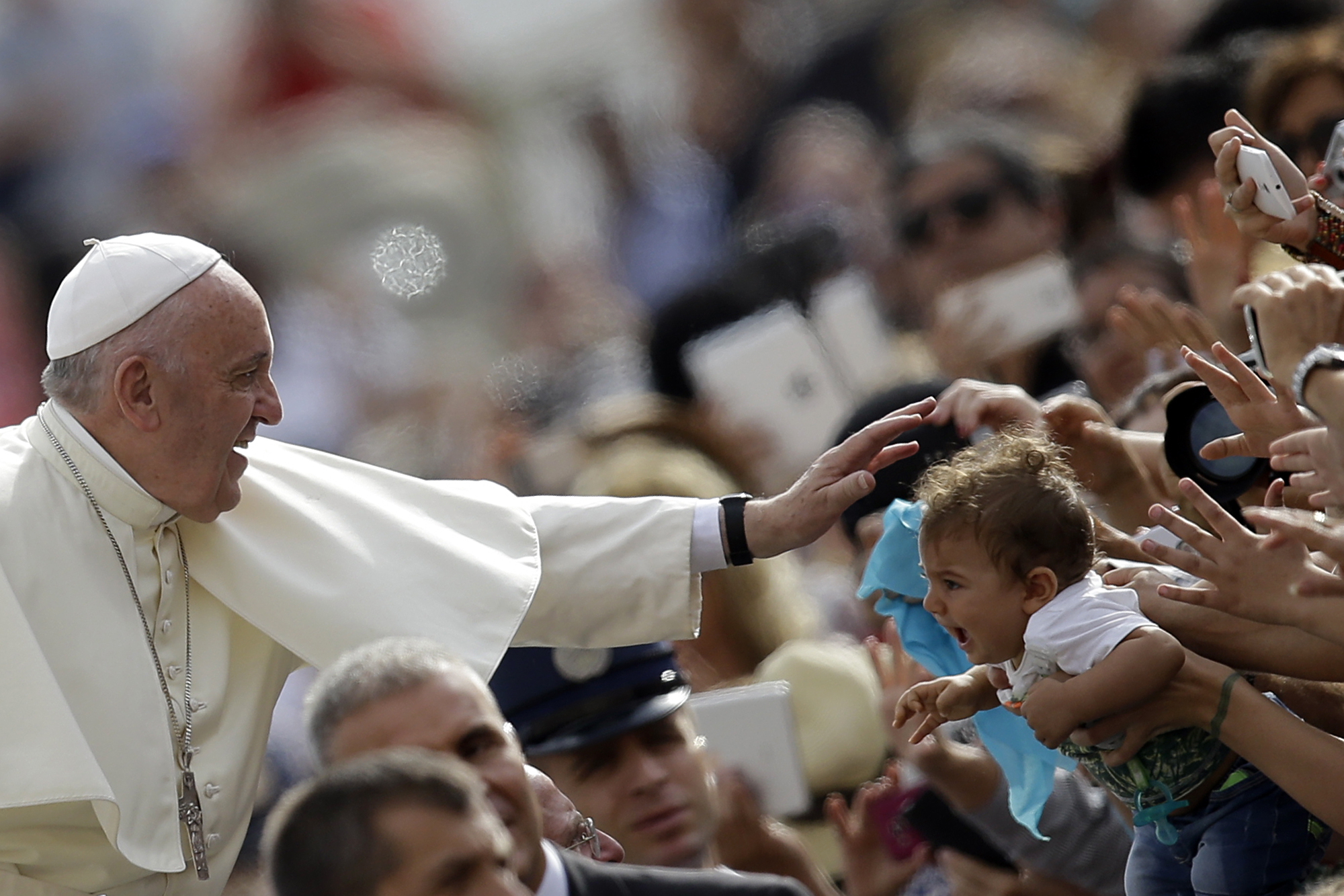 White House downplays fight over LGBT guests at pope visit