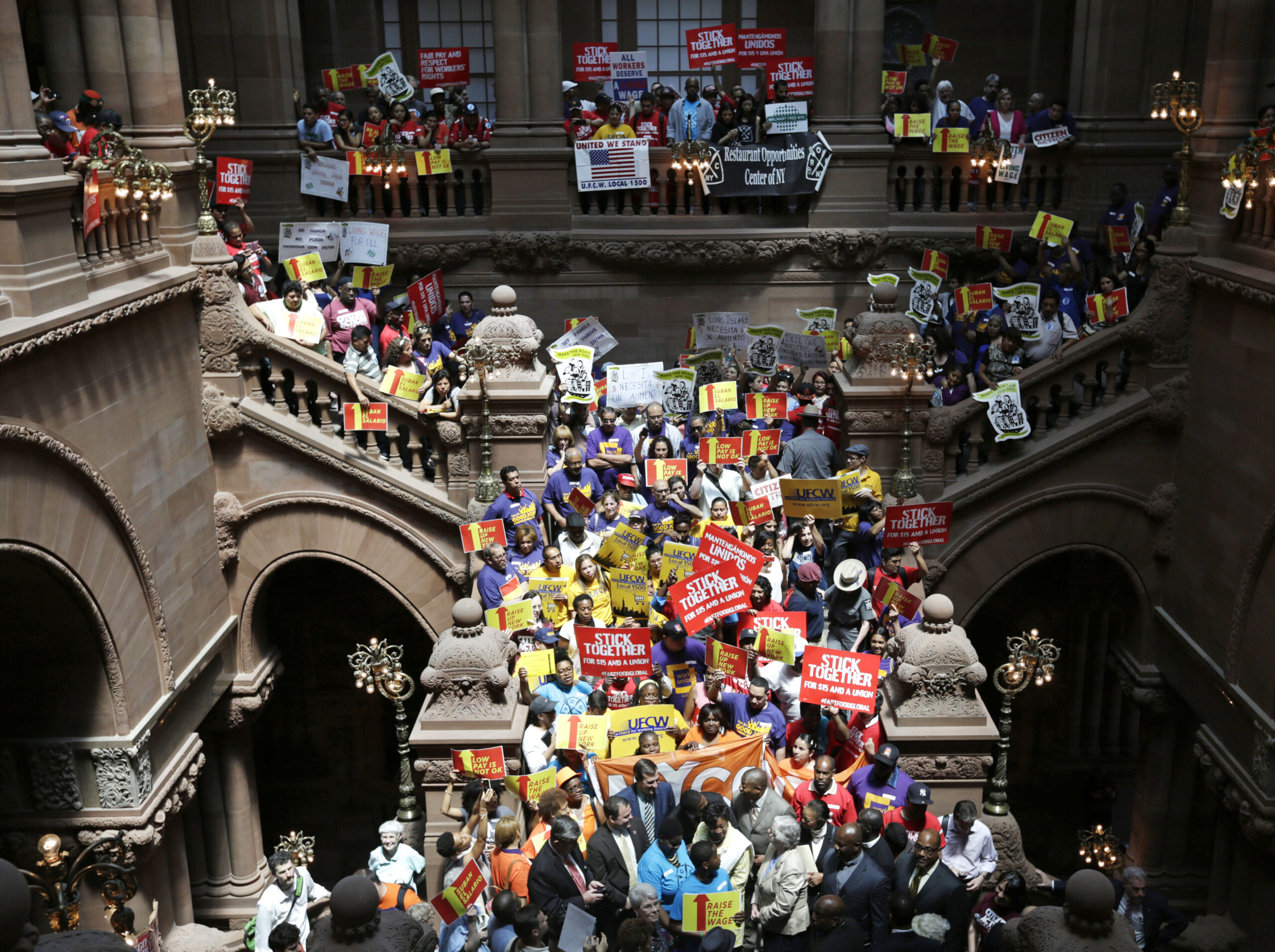 Fast-food workers push for raise at NY Capitol