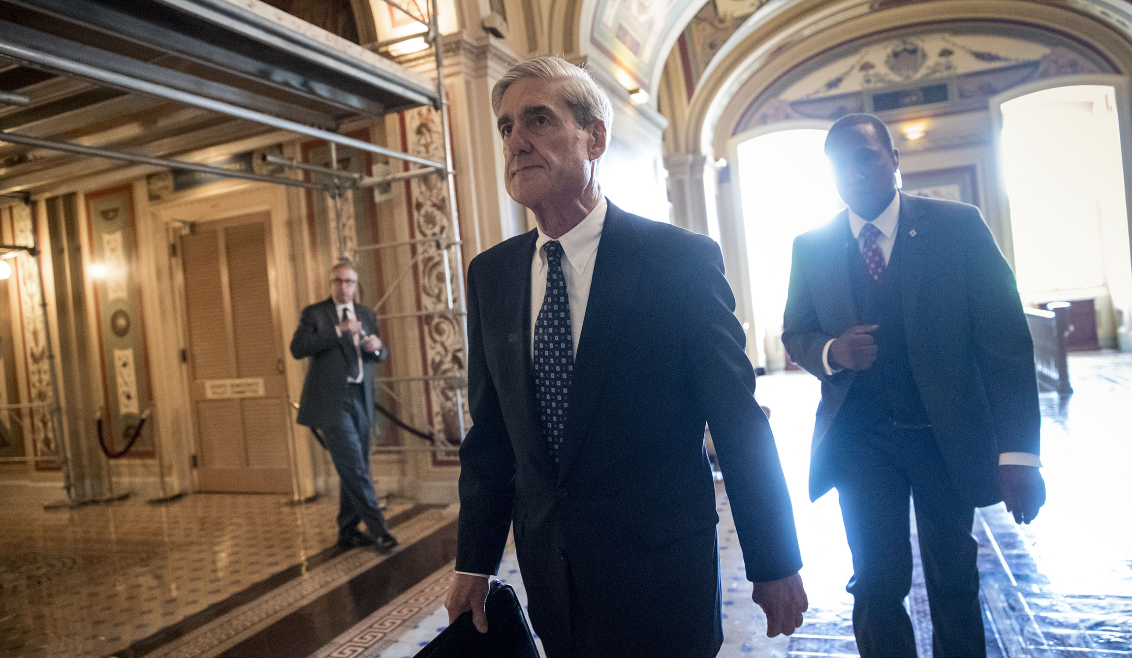Robert Mueller obtains thousands of Trump transition team emails: Report