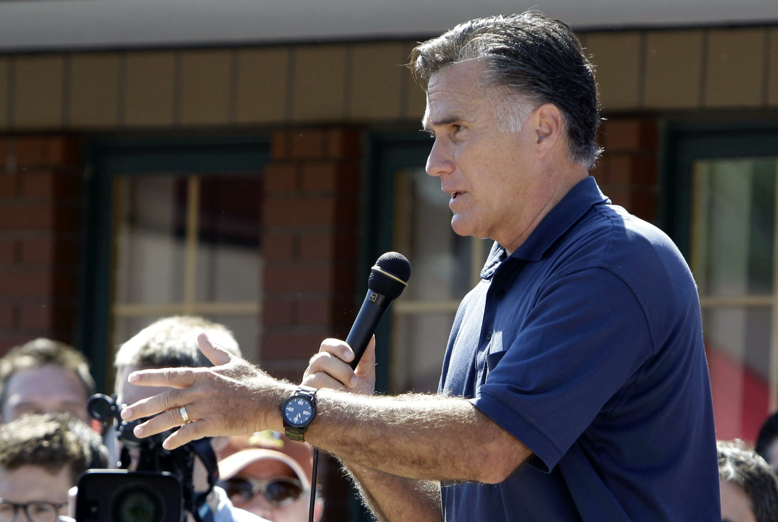 Romney holds own against state fair hecklers