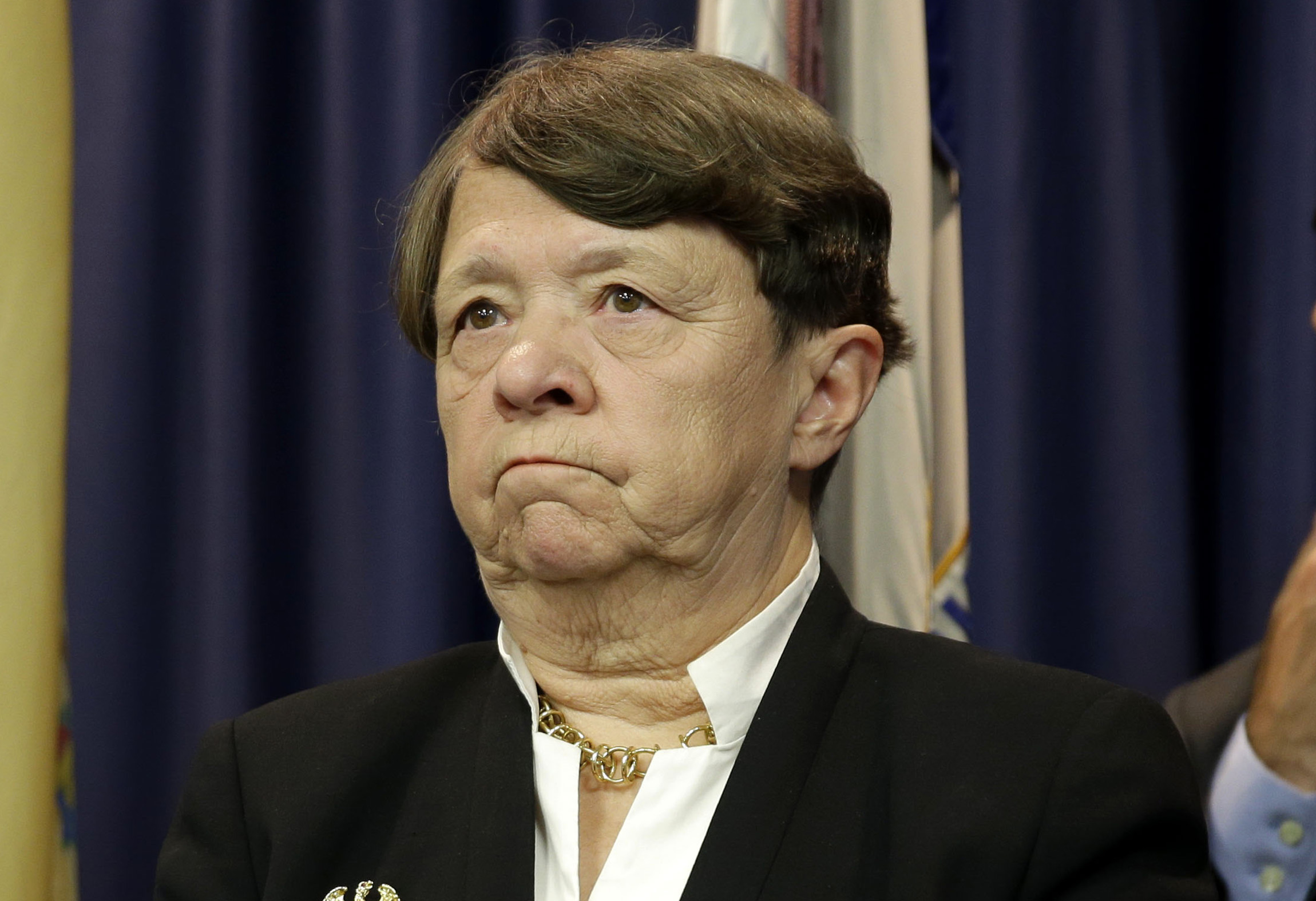 SEC chairwoman to step down at end of Obama administration