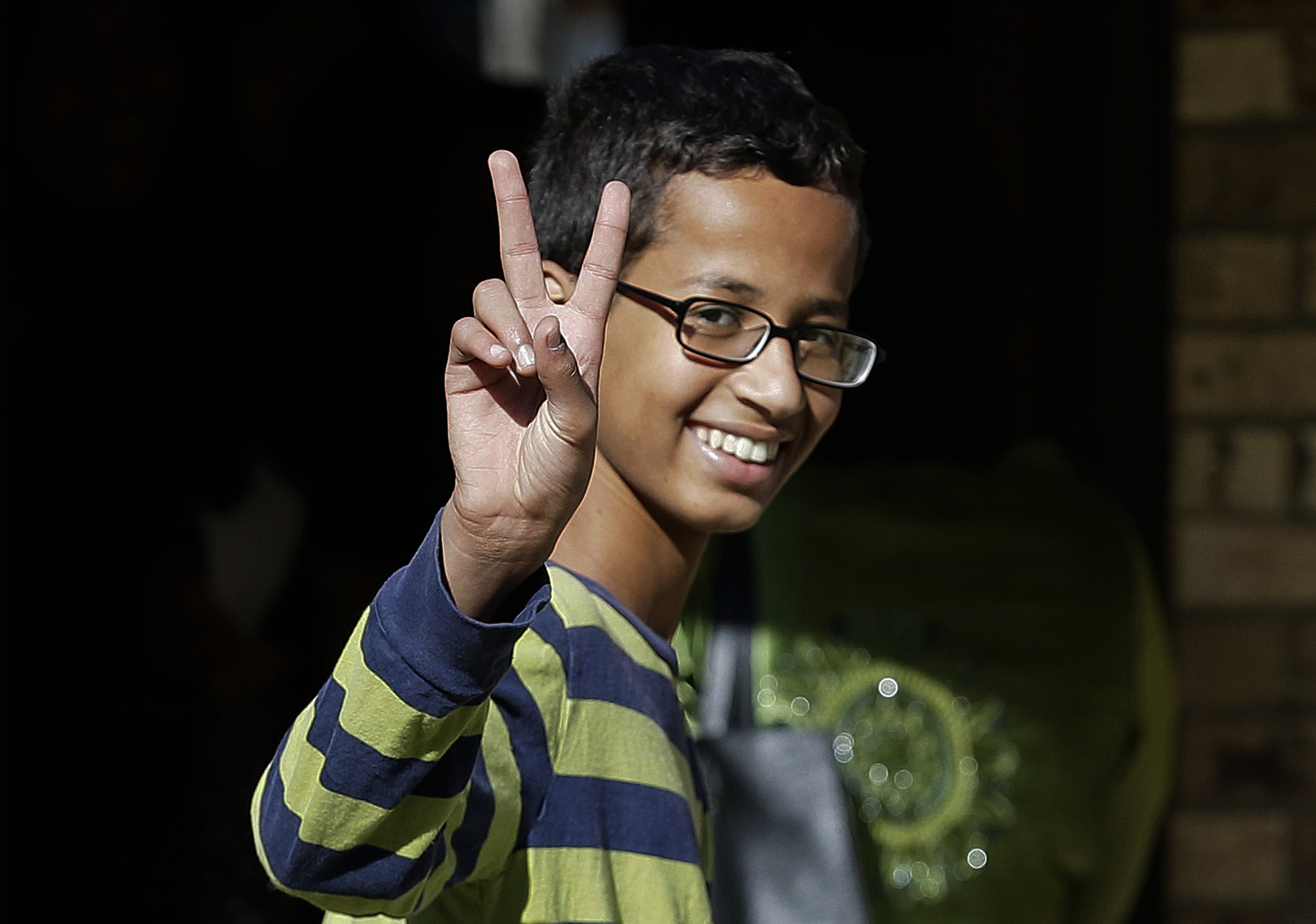 ‘Clock Kid’ meets with genocidal Sudanese president