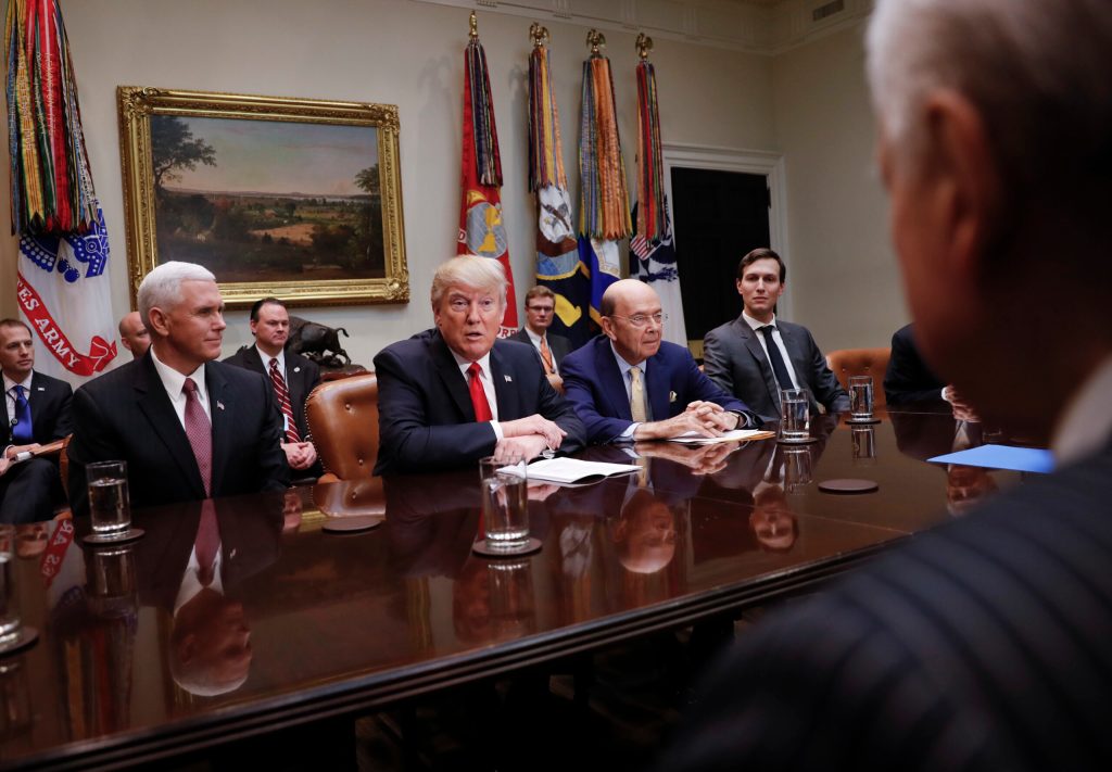 Trump meets with lawmakers on NAFTA negotiations