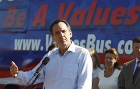 Pawlenty fights Bachmann as Perry moves in