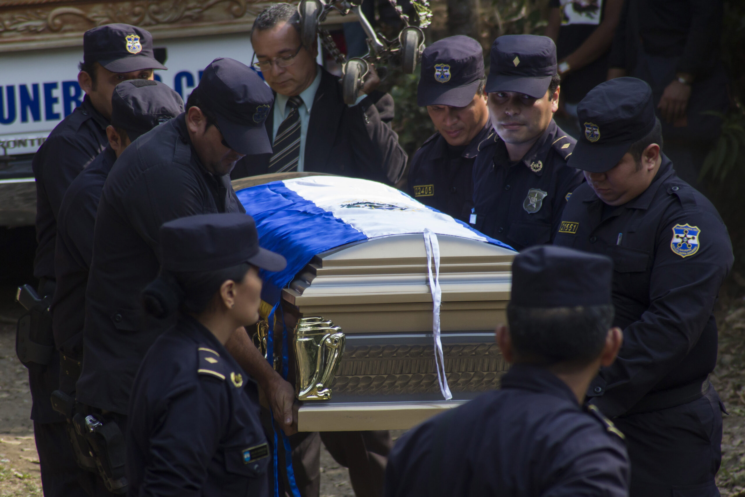 Official: Salvadoran gangs buying automatic rifles