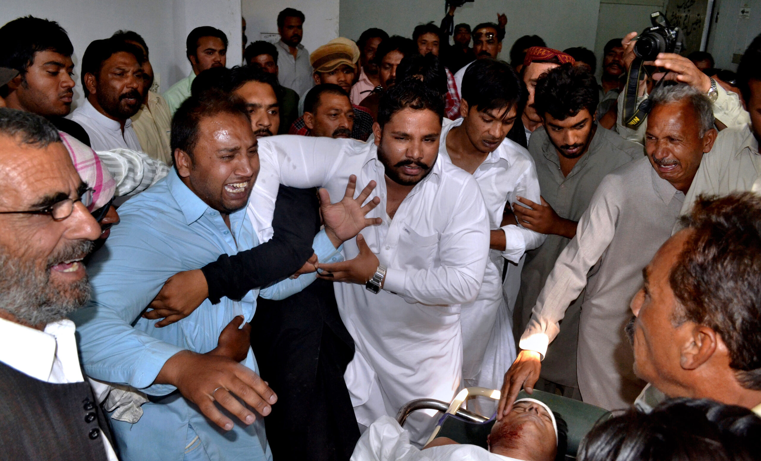 Airstrikes in NW Pakistan kill about 100 militants