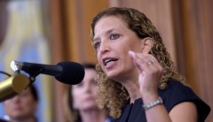 Debbie Wasserman Schultz defends decision to keep staffer charged with bank fraud
