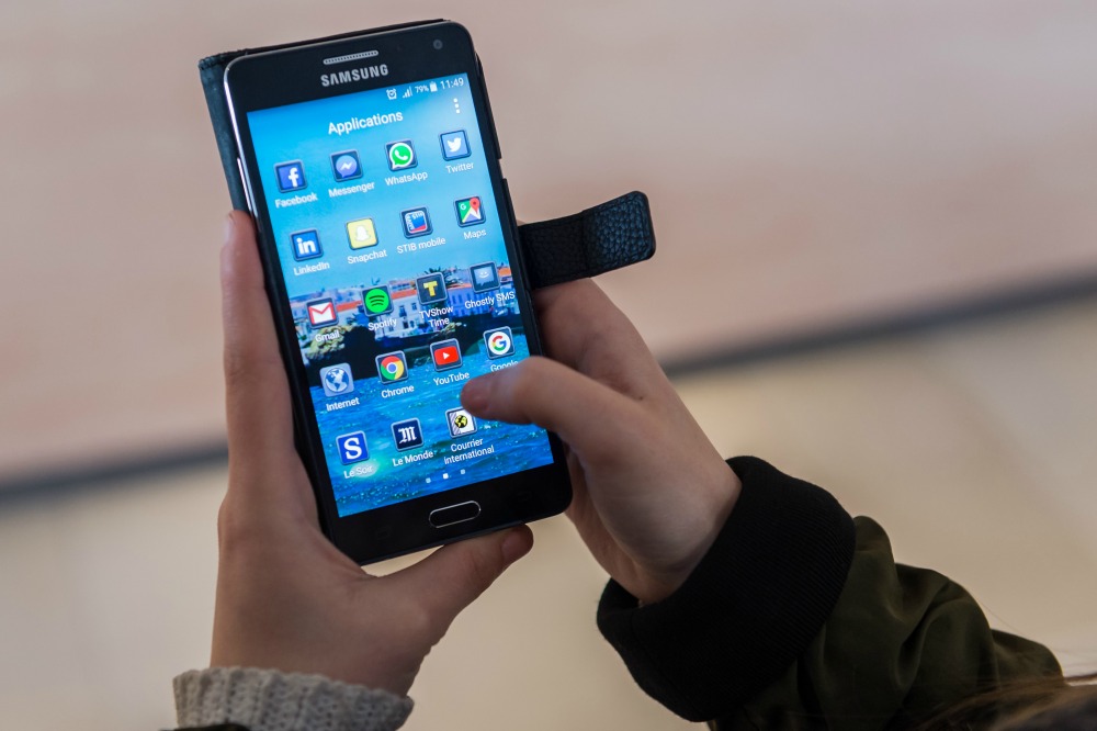 FCC opens investigation into cell phone surveillance flaw