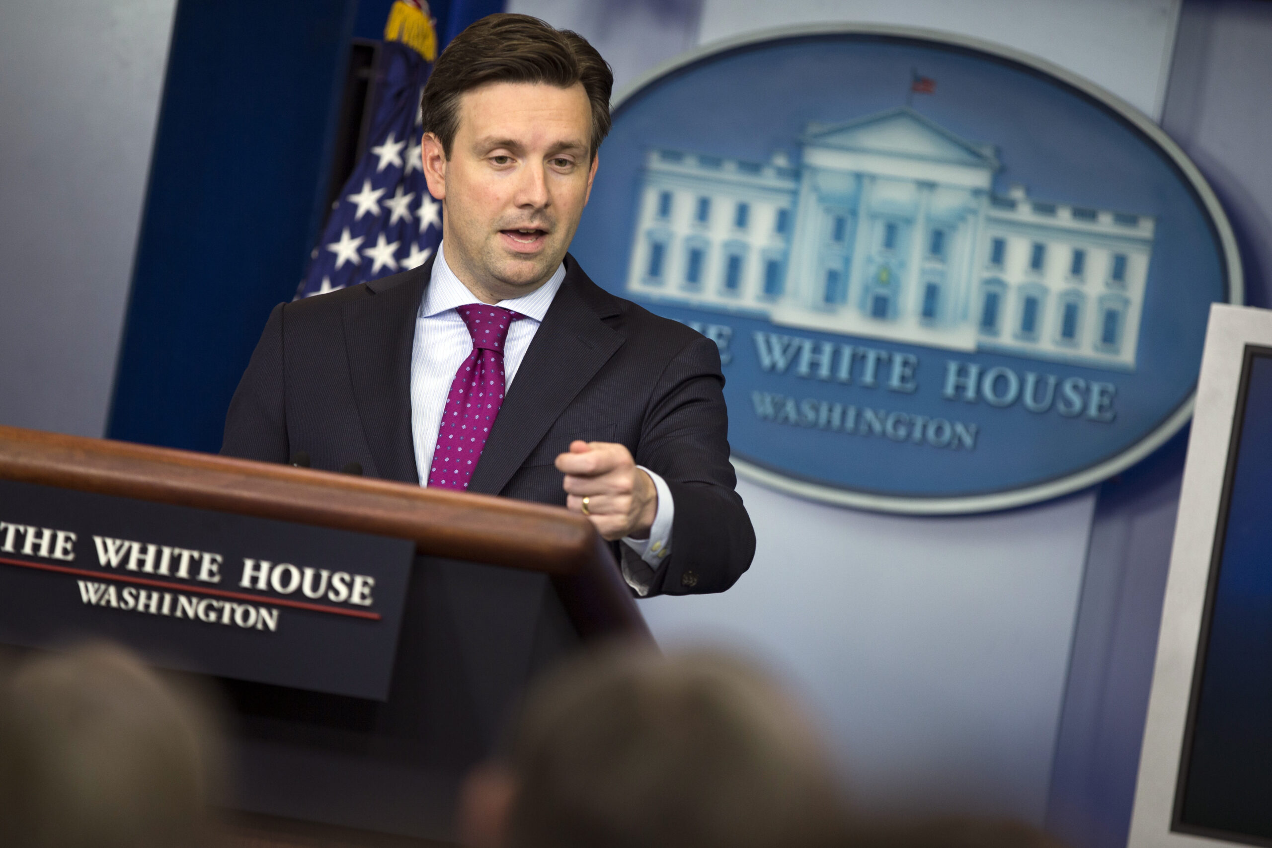 White House to Clinton: Focus on your own campaign