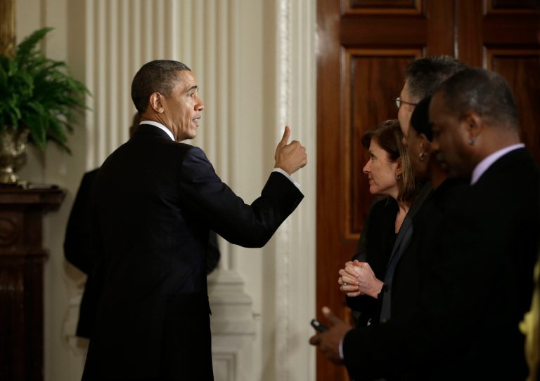 Obama to host female senators at White House for dinner