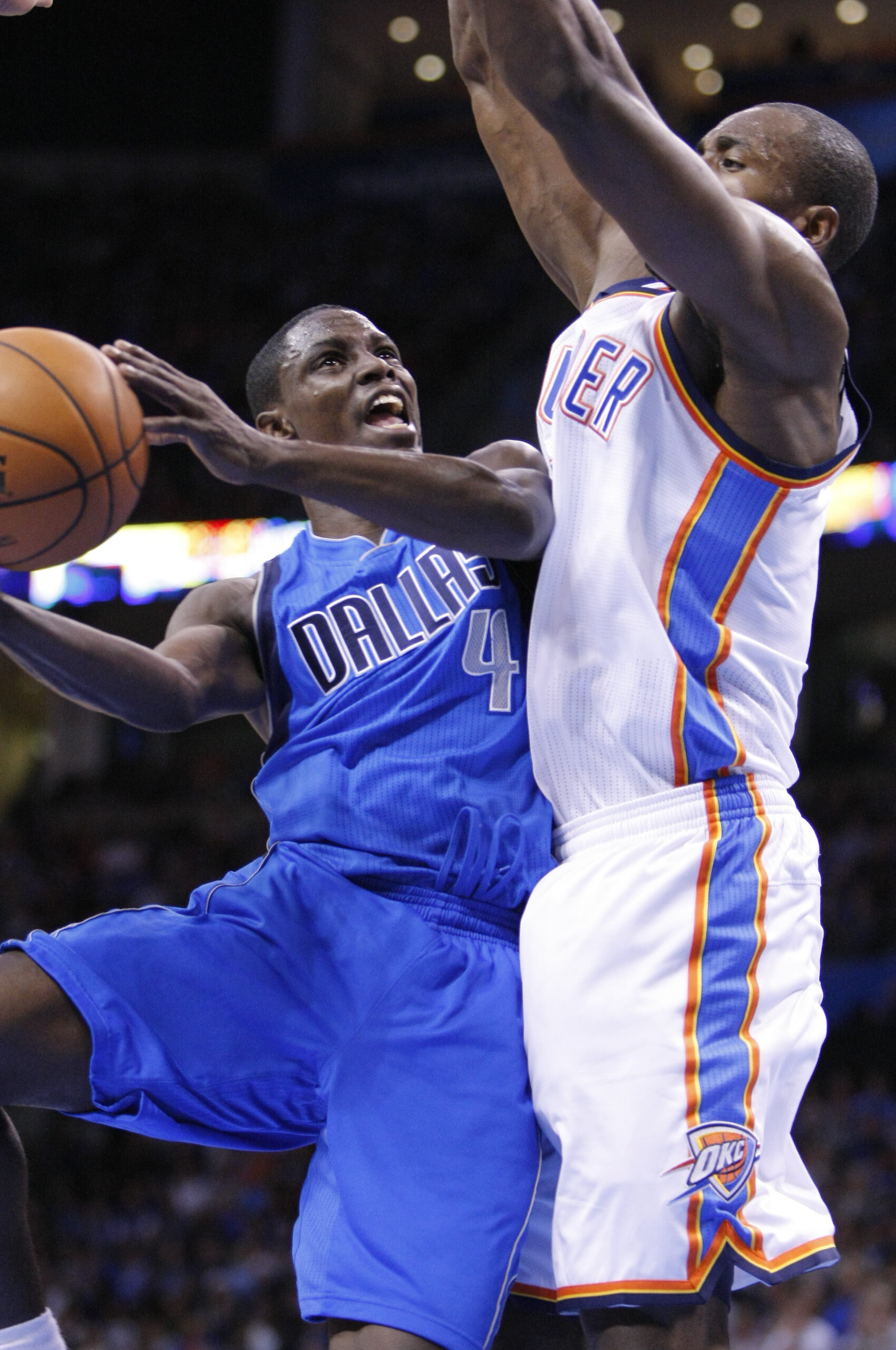 Westbrook rallies Thunder past Mavericks 111-105