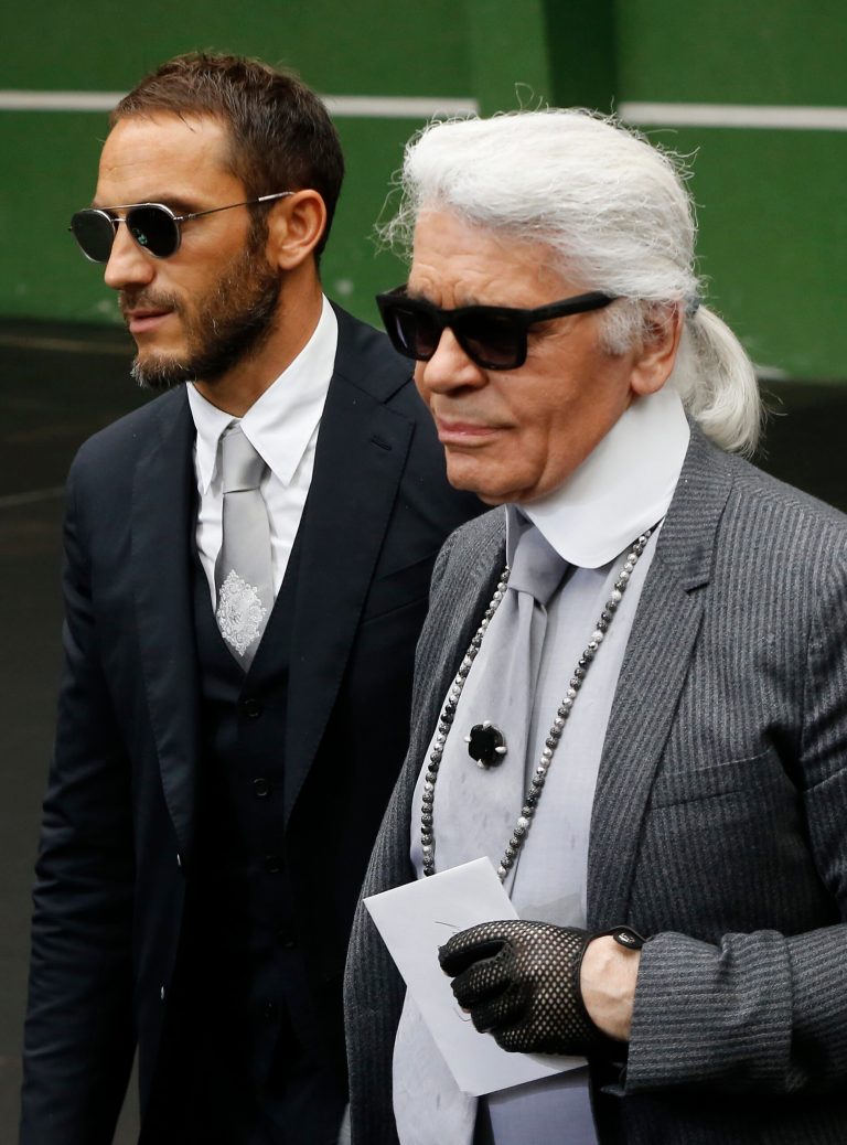 German designer Karl Lagerfeld, right,  arrives at Dior Homme men's spring-summer 2015 fashion collection presented in Paris, Saturday, June 28, 2014. (AP Photo/Jacques Brinon)