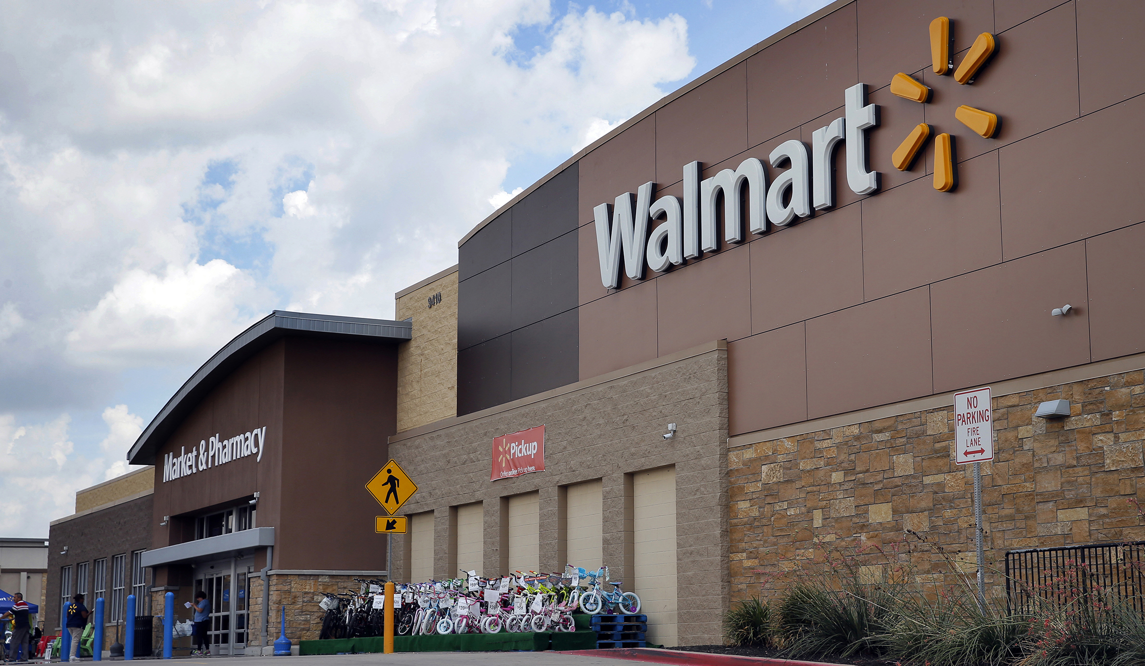 Union Walmart protests fizzle as a Black Friday tradition
