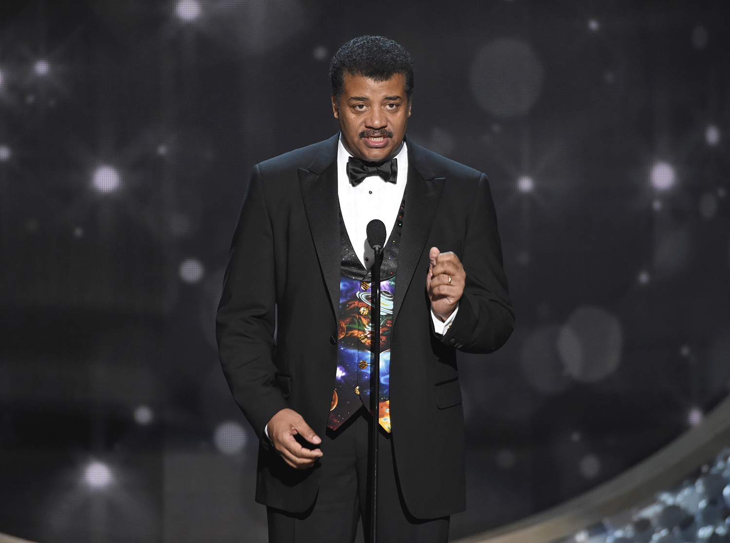 Neil deGrasse Tyson plans to grab Trump’s crotch