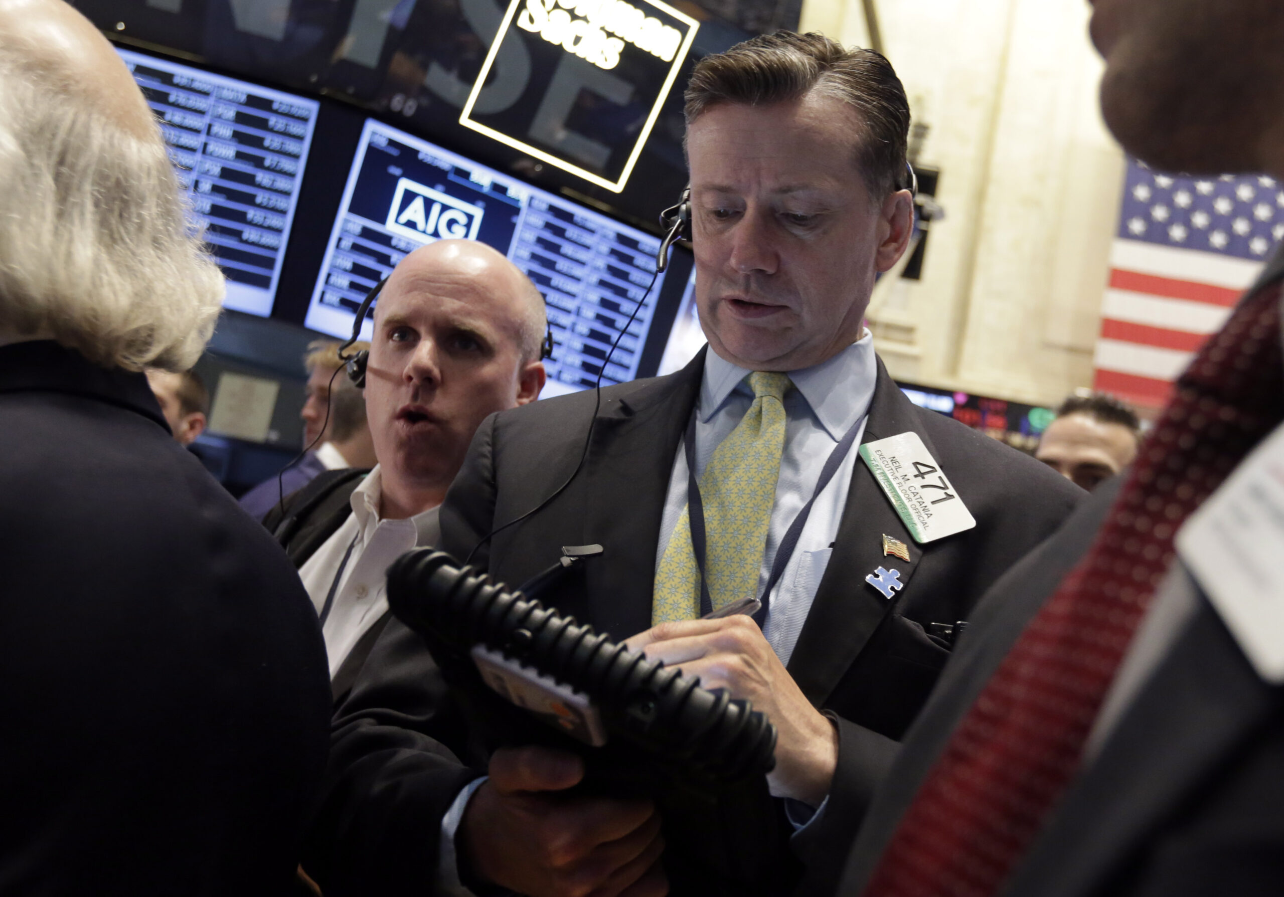 S&P 500 index closes above 1,900 for first time