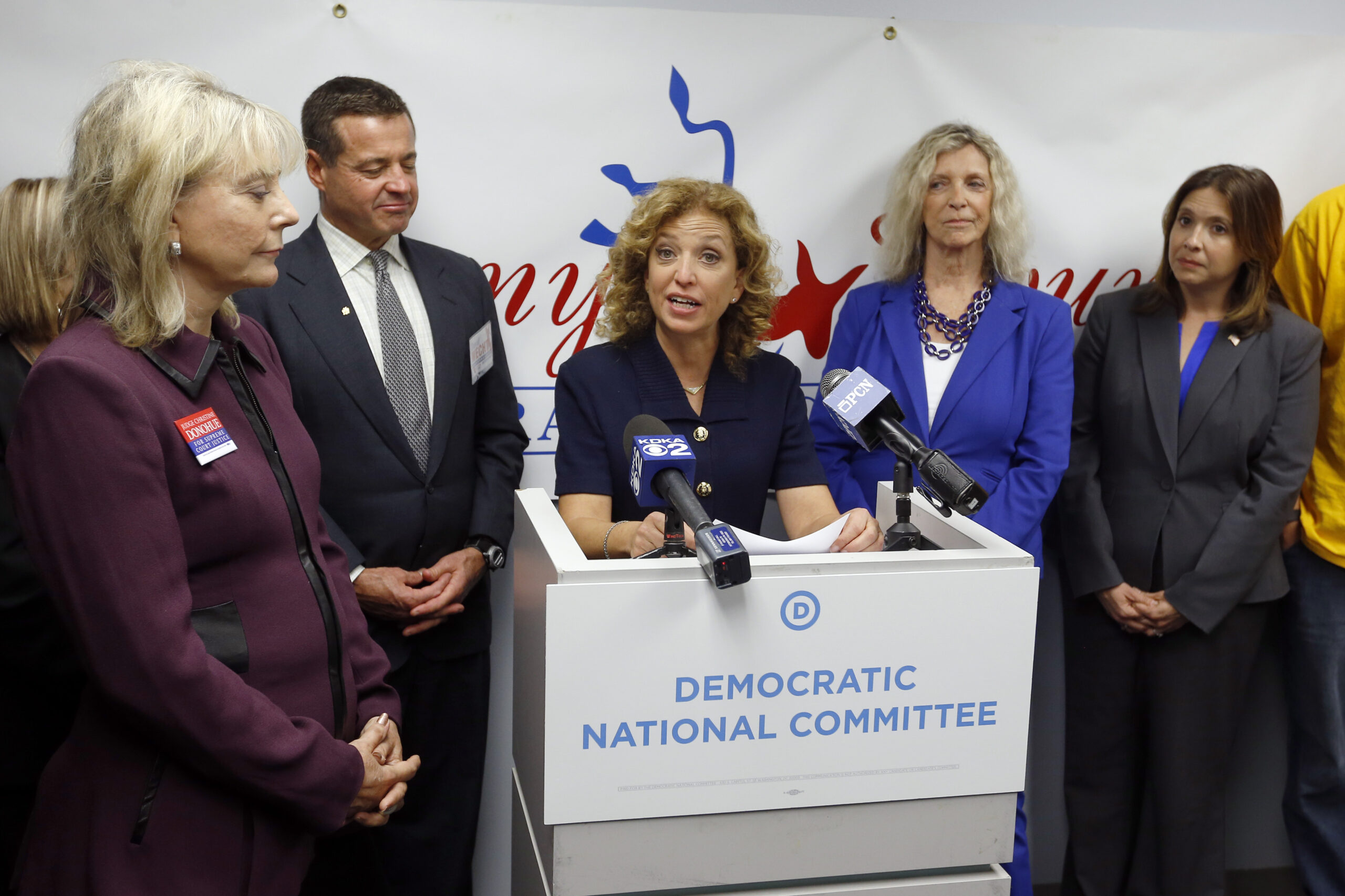 Report: DNC officials revolting against Wasserman Schultz