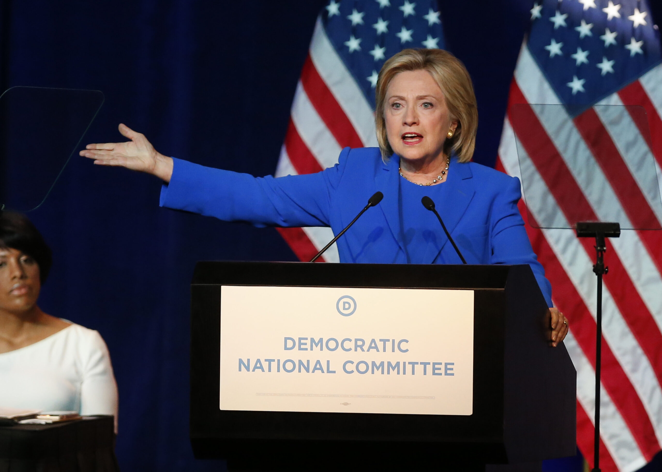 Petraeus prosecutor says Hillary Clinton email scandal no crime