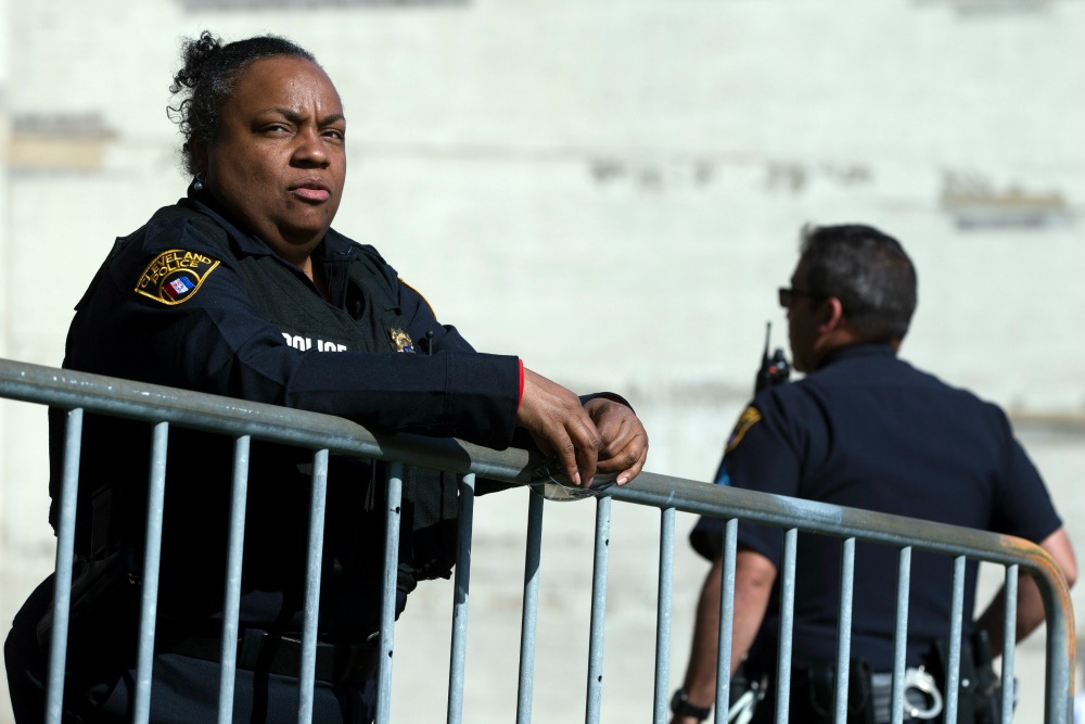 Police officers in major U.S. cities to patrol in pairs