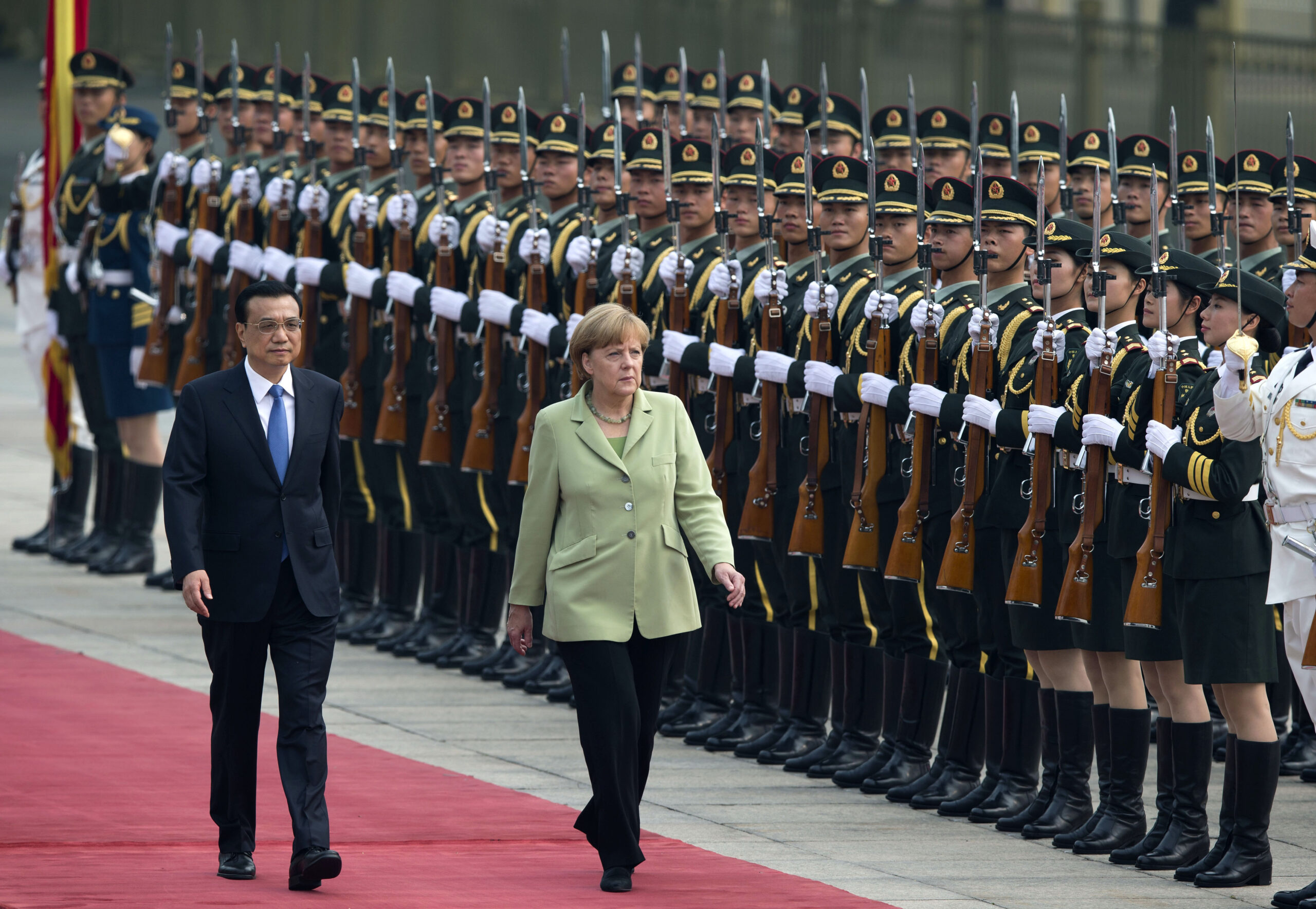 Merkel slams industrial spying on China visit