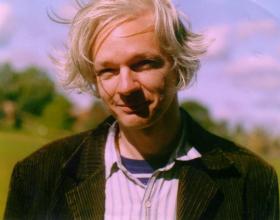 WikiLeaks Dumps 391,832 Iraq War Docs