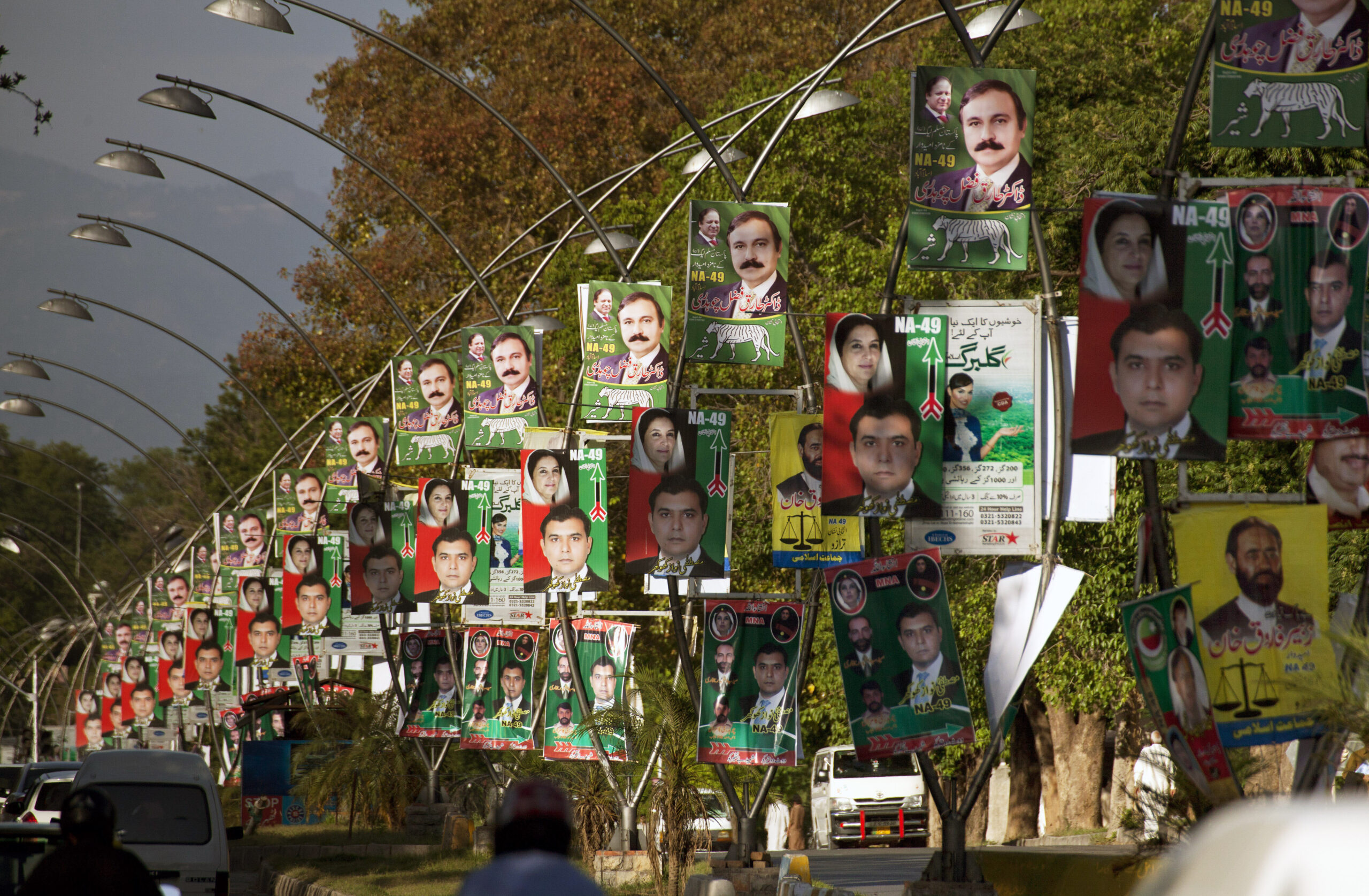 Pakistan court bans Musharraf from office for life