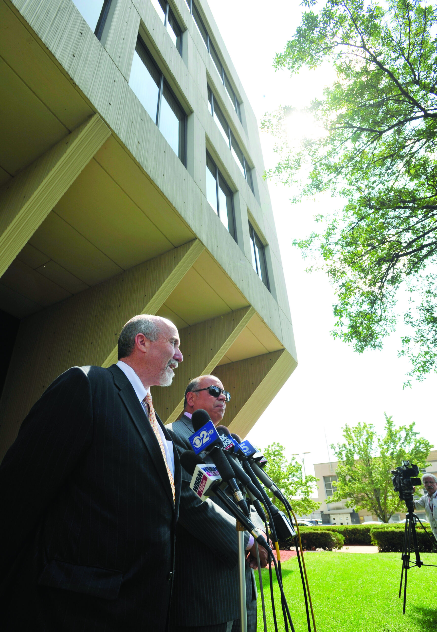 Peterson lawyers mount defense at murder trial