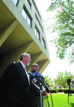 Peterson lawyers mount defense at murder trial
