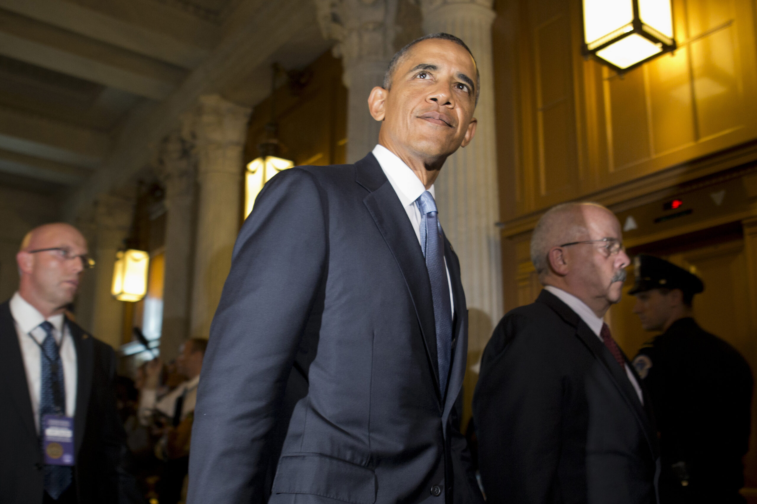 Obama calls on senators to delay Syria vote