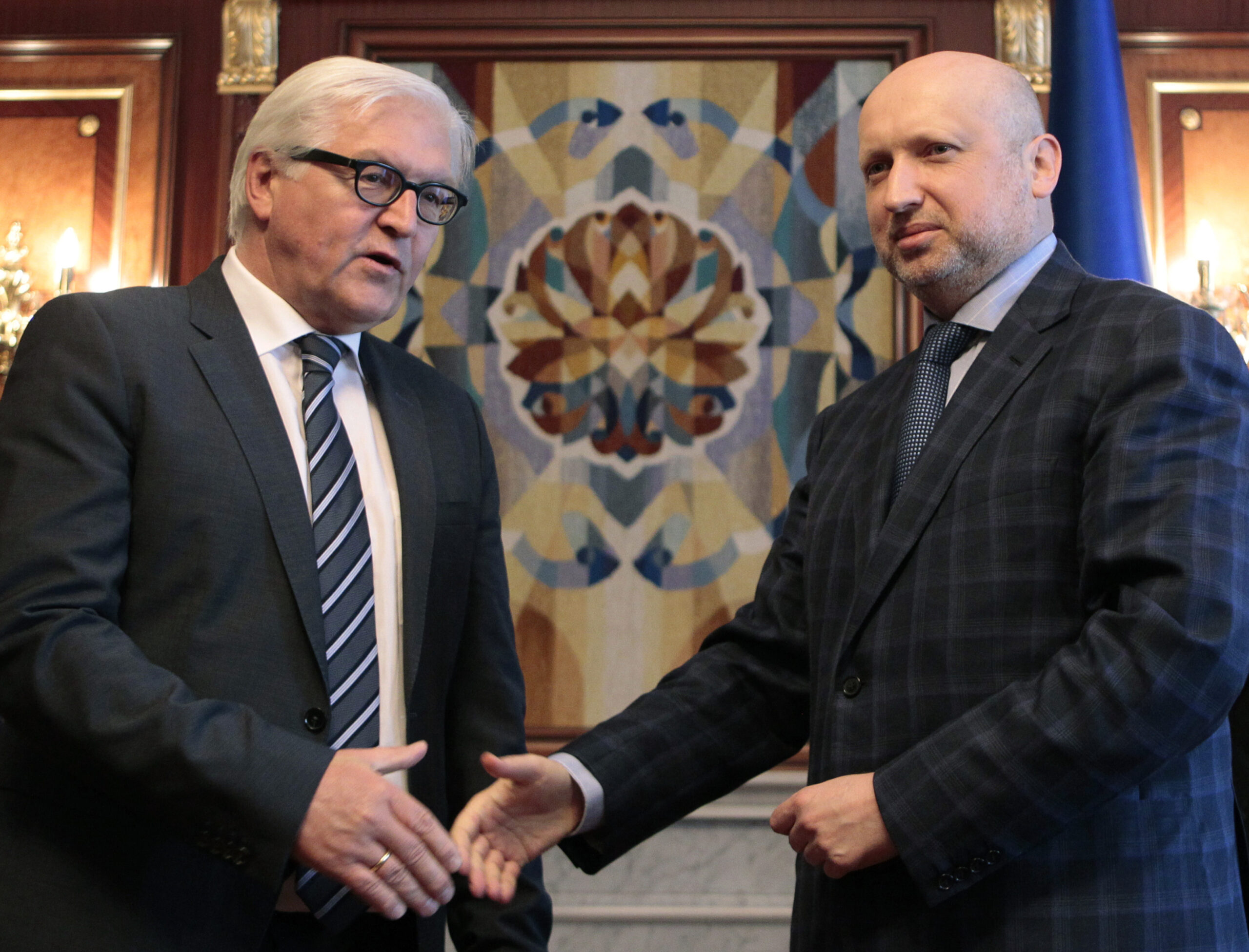 6 soldiers killed in Ukraine; Germany pushes peace