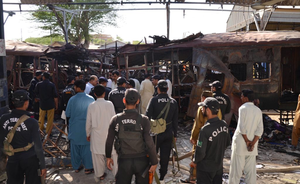Bomb hits train in southwest Pakistan, killing 16