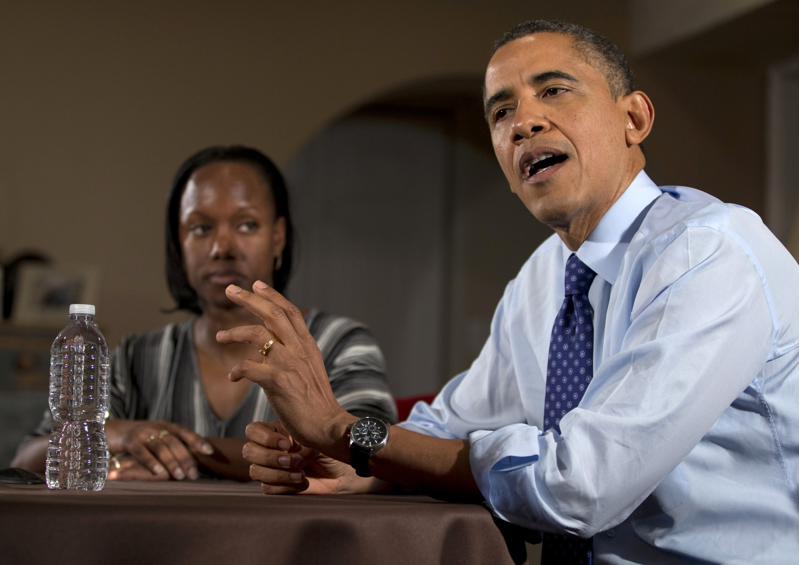 Obama seeks to put personal touch on cliff talks