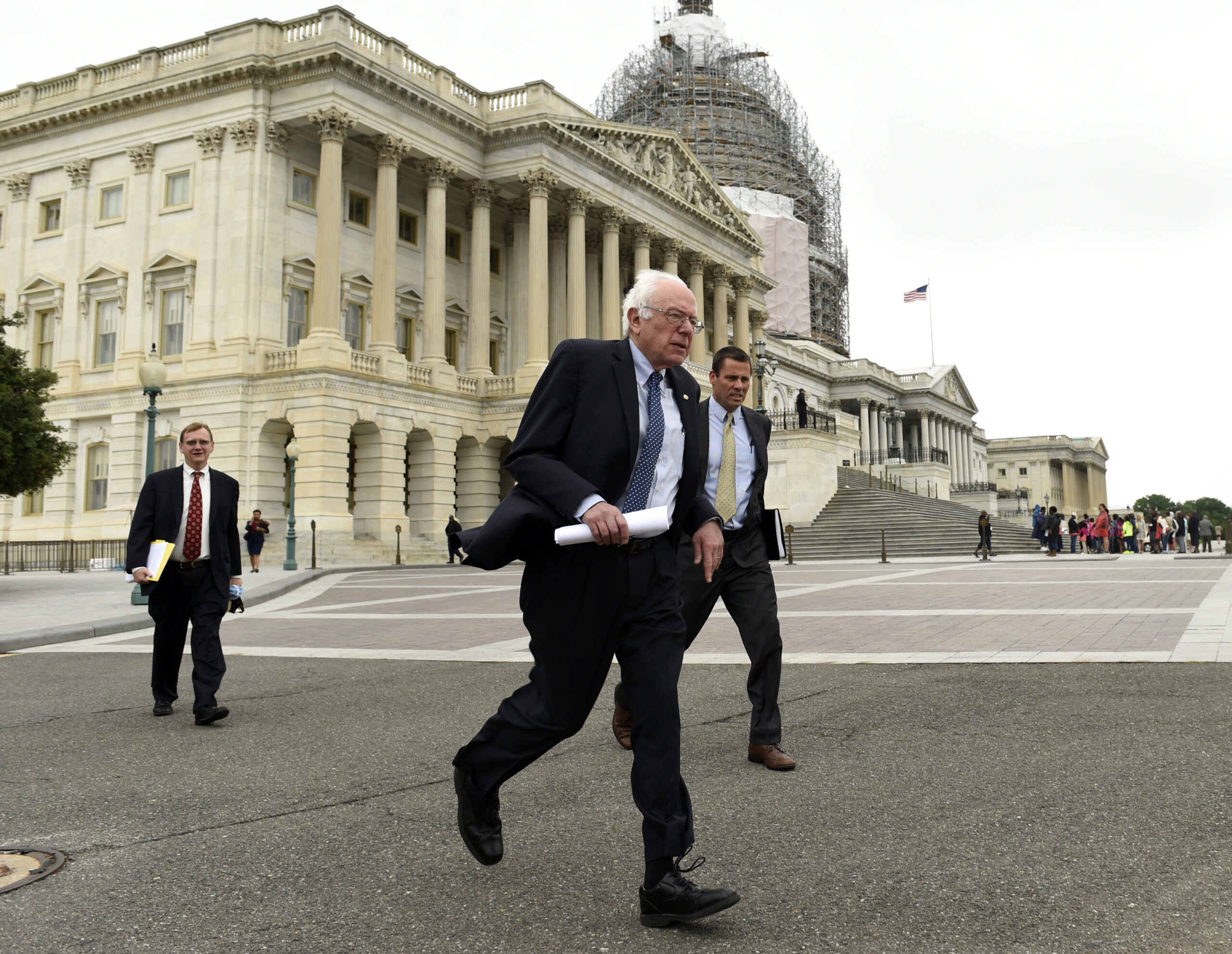 Bernie Sanders polling just 10 points behind Clinton in New Hampshire