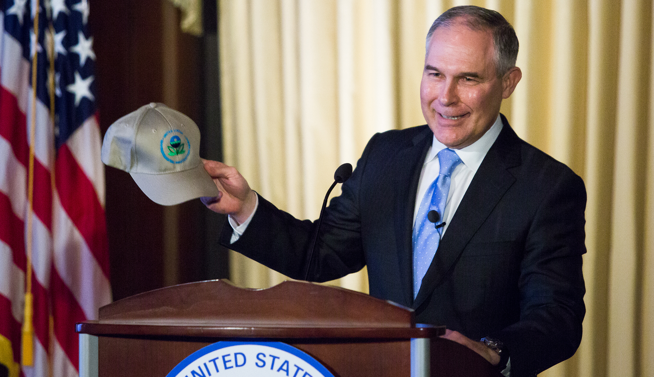 House Democrats want answers on Scott Pruitt’s use of expensive flights