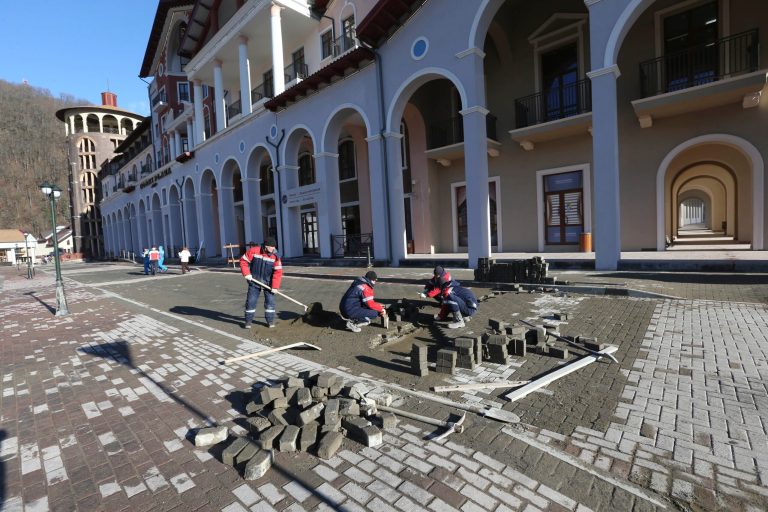 Construction work continues apace outside the Gorki Plaza East hotel in Krasnaya Polyana, Russia Sunday, Feb. 2, 2014. The IOC is urging Russian Olympic organizers to move quickly to resolve the issue of accommodations that are not ready for accredited media personnel in the mountains outside Sochi. According to the 2014 Sochi Winter Olympic organizing committee, only six of the nine media hotels in the mountain area are fully operational. (AP Photo/Luca Bruno)