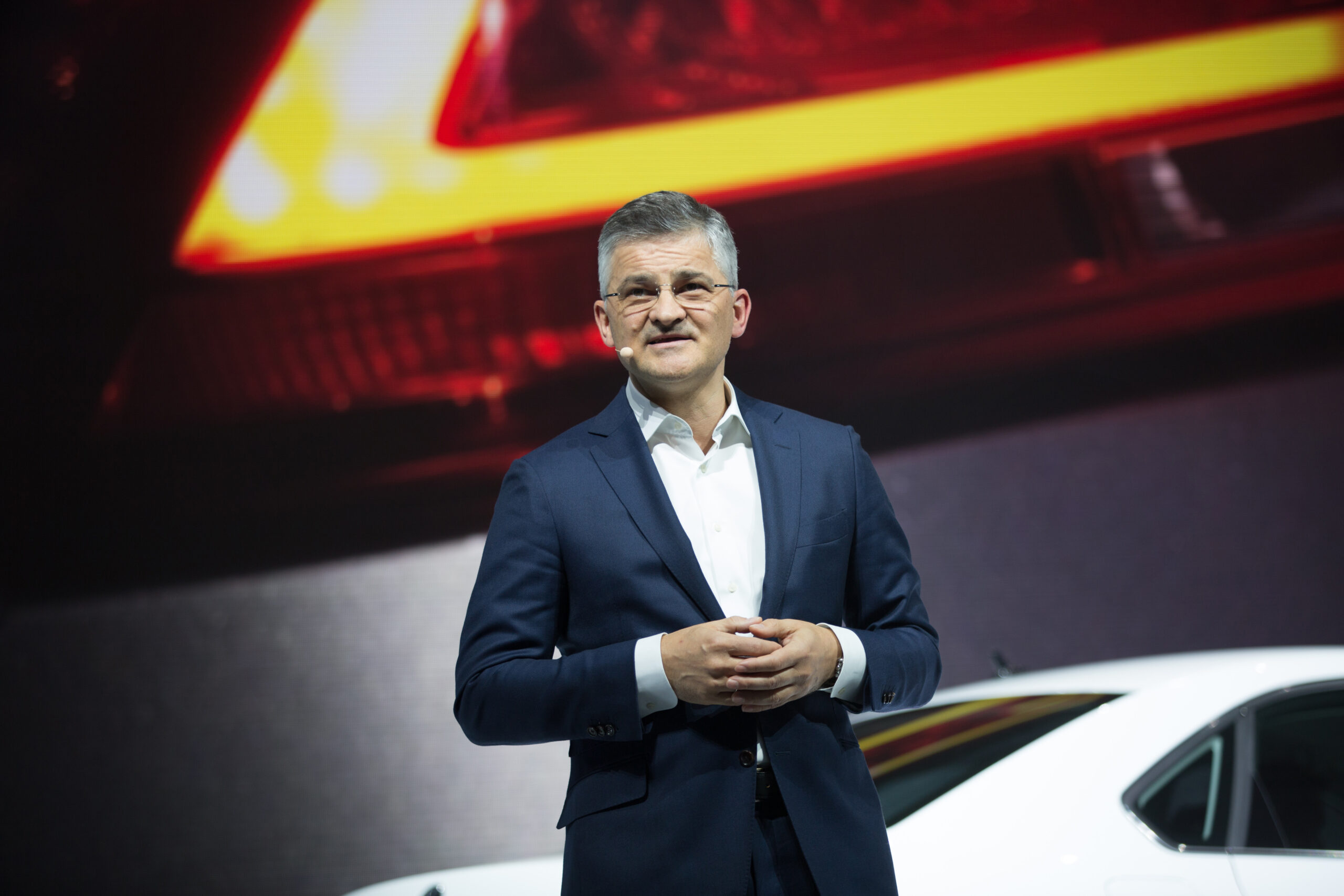 Volkswagen chief in U.S. to face congressional outrage