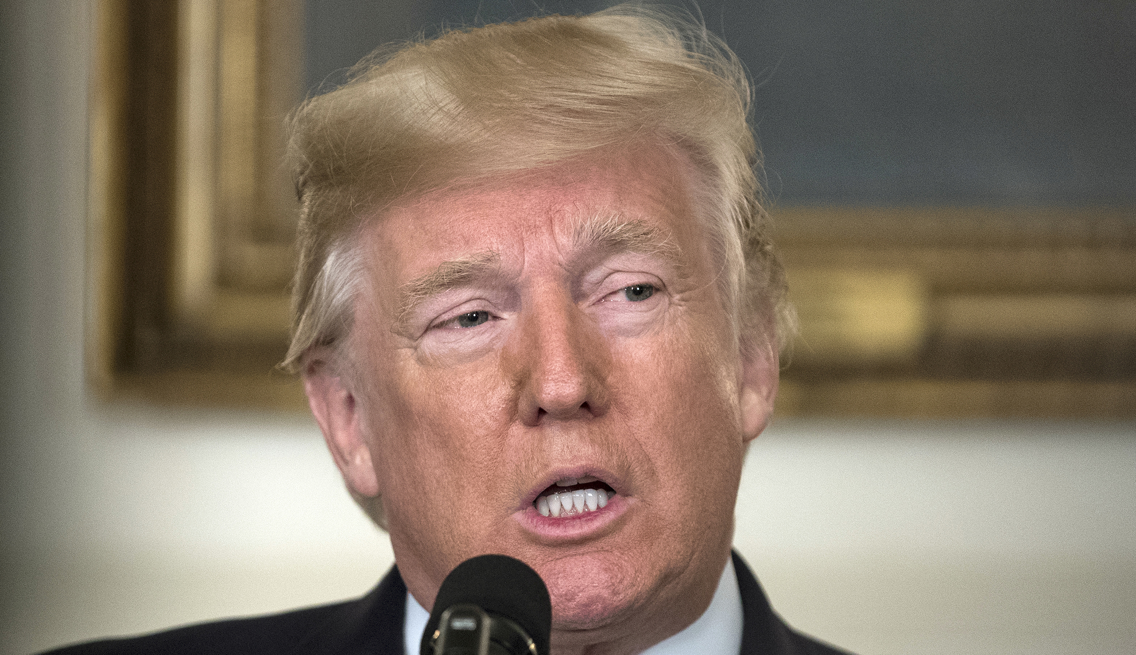 Confidence in media rises, but falls for the Trump administration