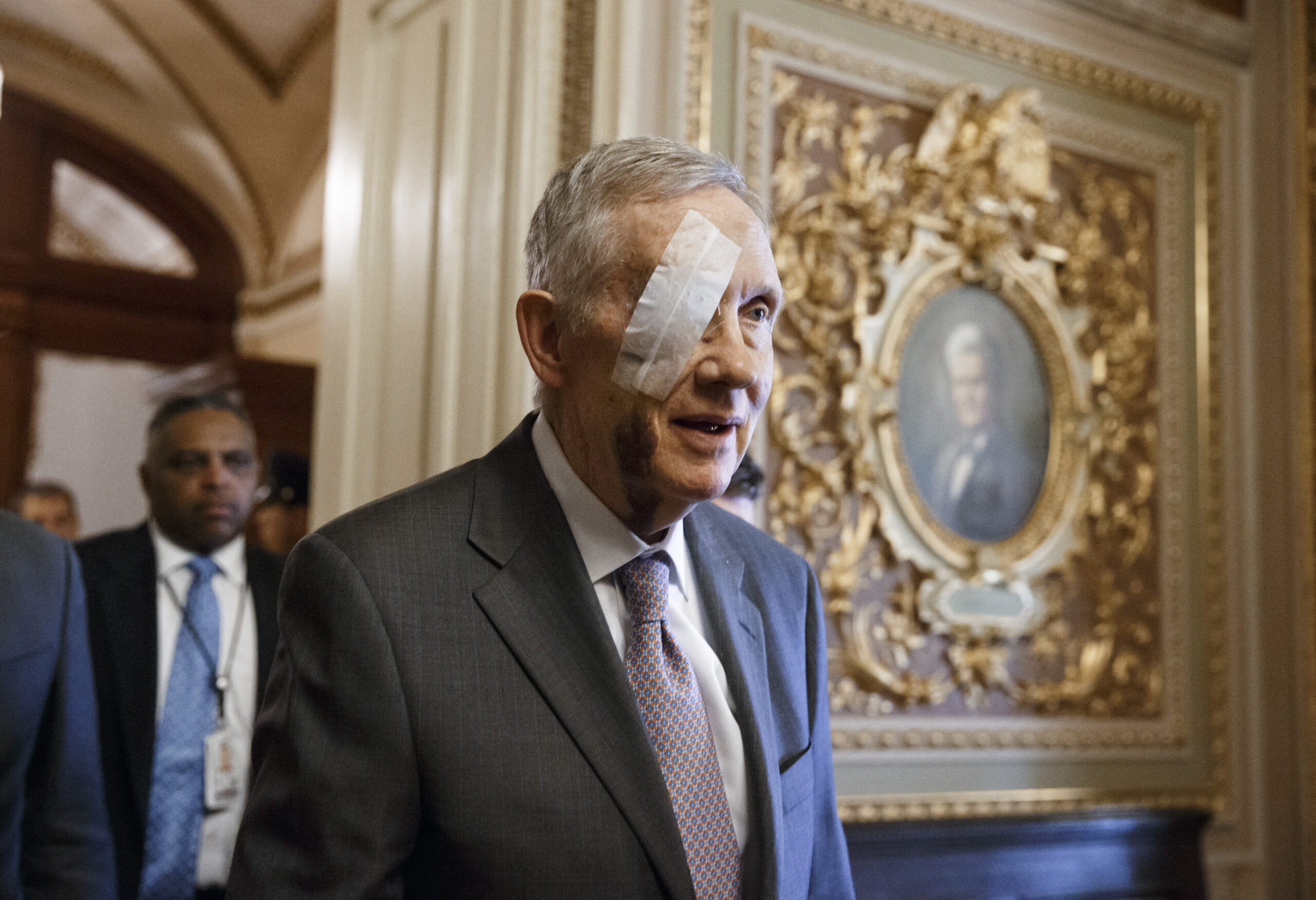 Harry Reid to undergo eye surgery