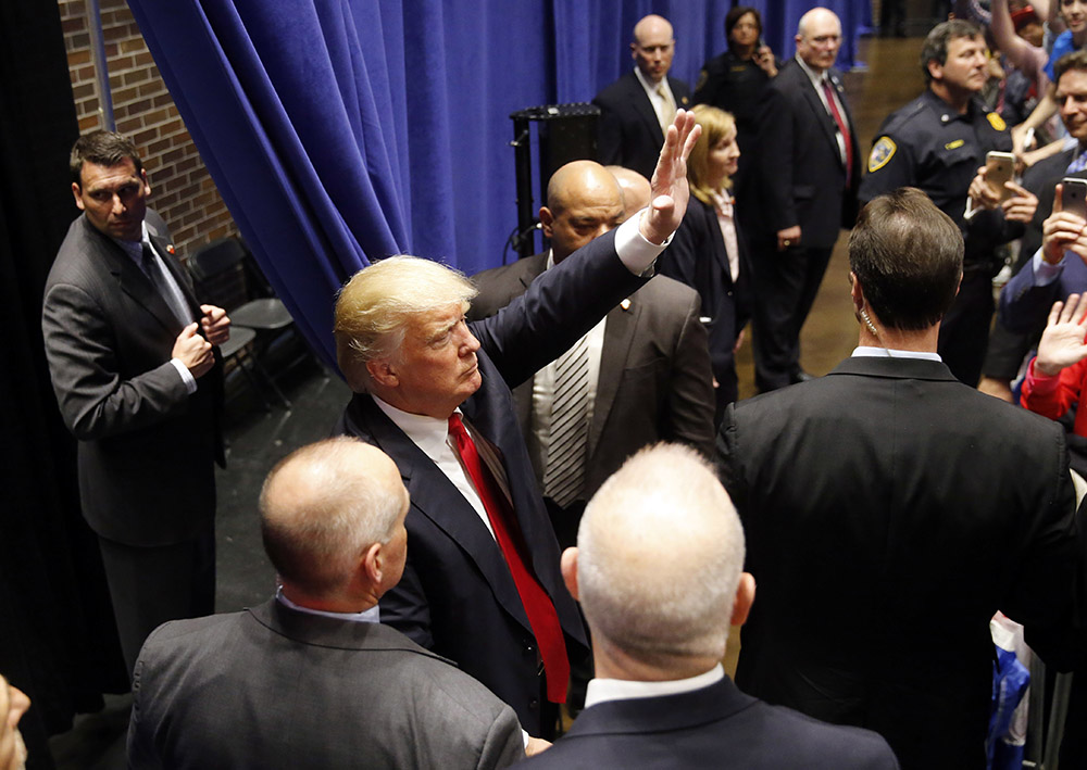 Watch: Dual protests erupt at Trump rally in South Bend, Ind.