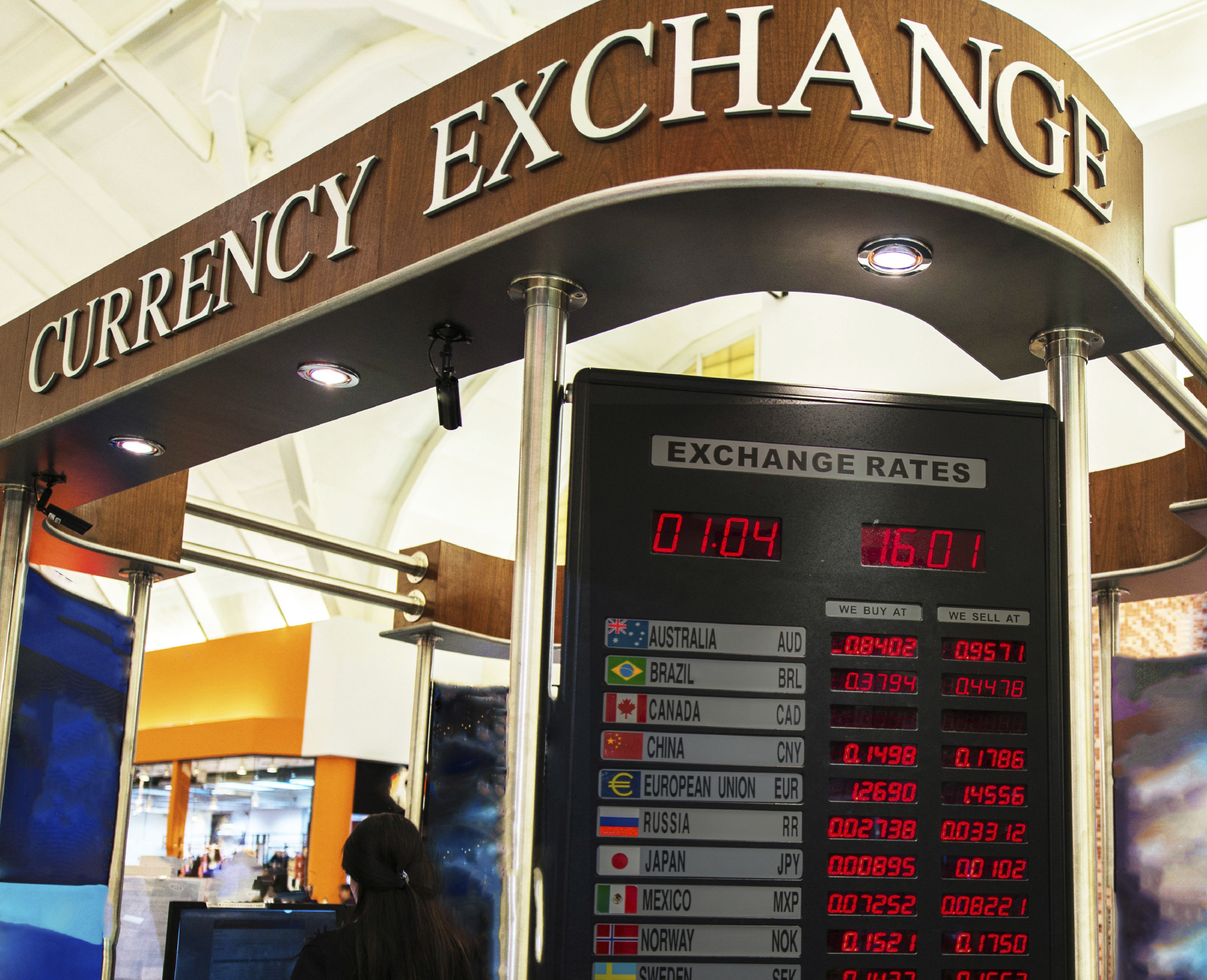 Bank regulator adds almost $1 billion to fines on banks for currency manipulation