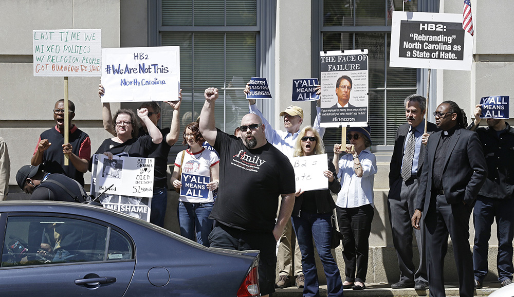 Tennessee lawmaker delays transgender bathroom bill