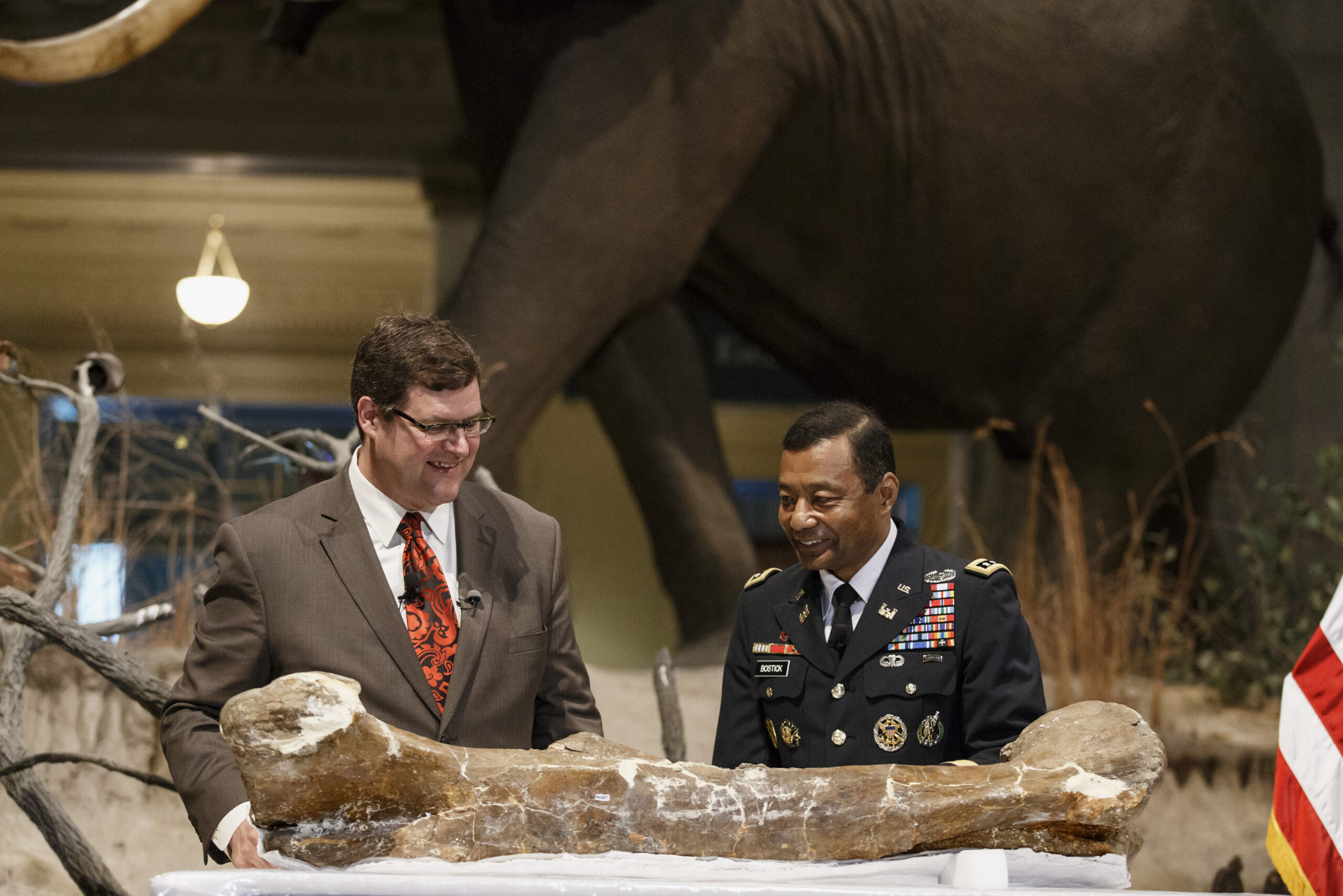 T. rex gets new home in Smithsonian dinosaur hall